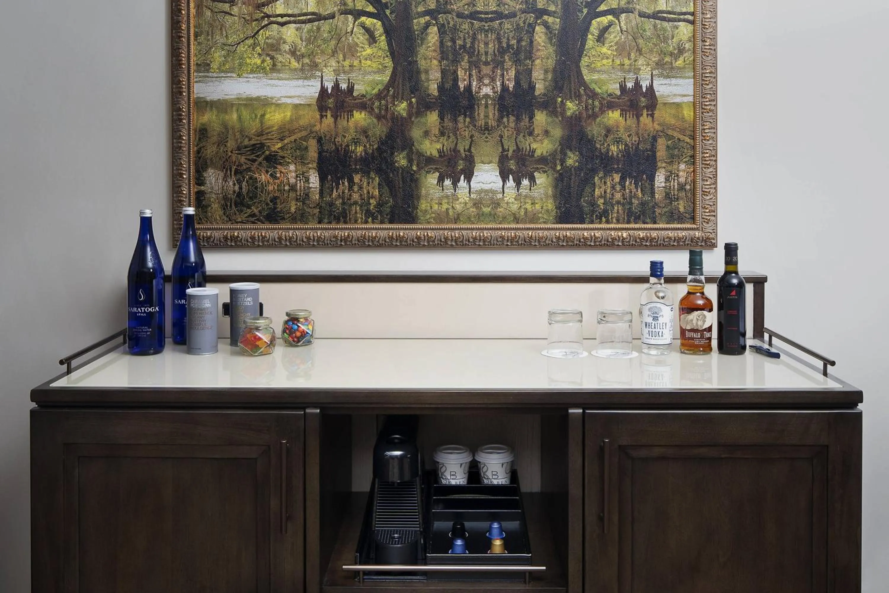 Lounge or bar in The Ben, Autograph Collection