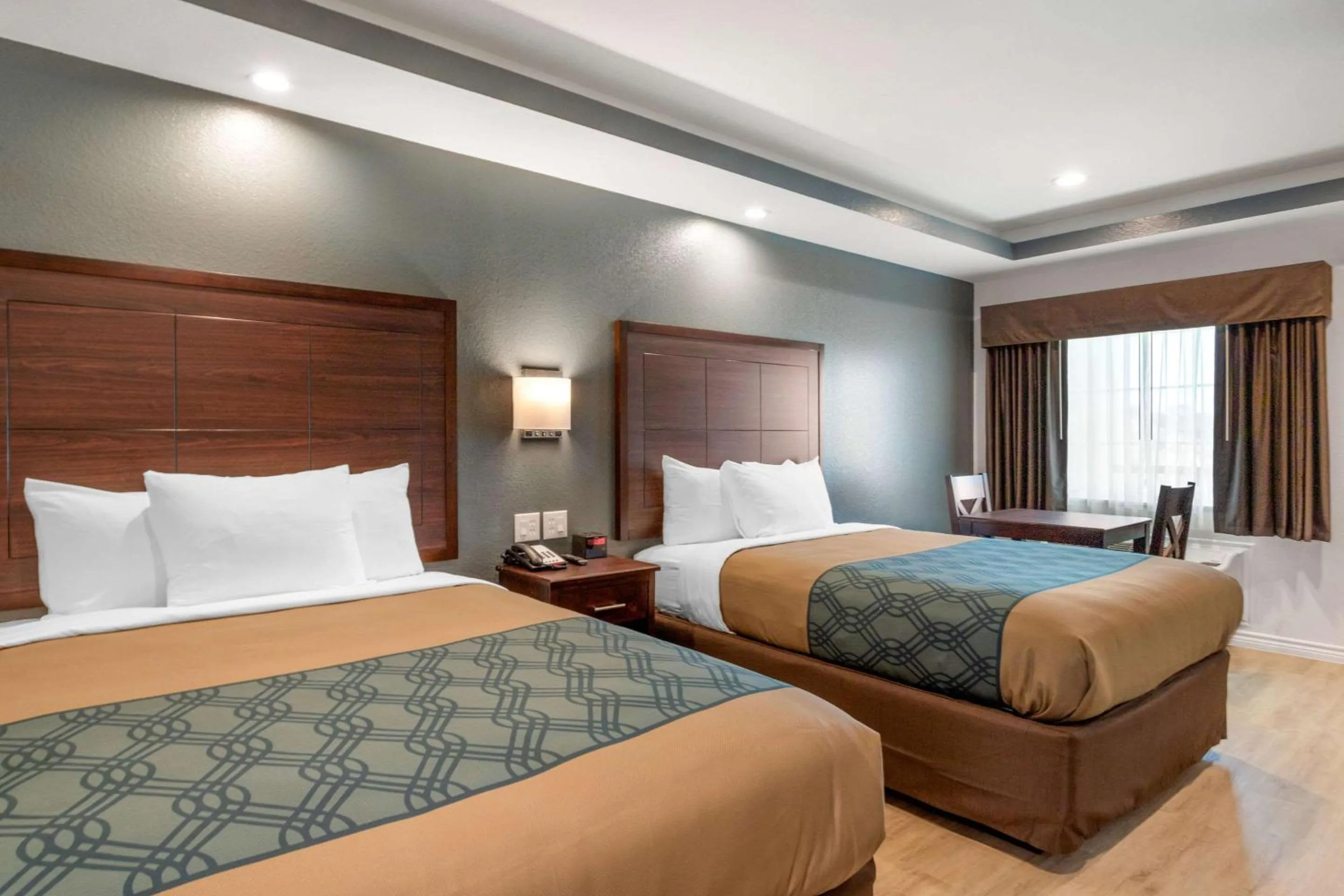 Photo of the whole room, Bed in Econo Lodge Houston Northwest - Cypress