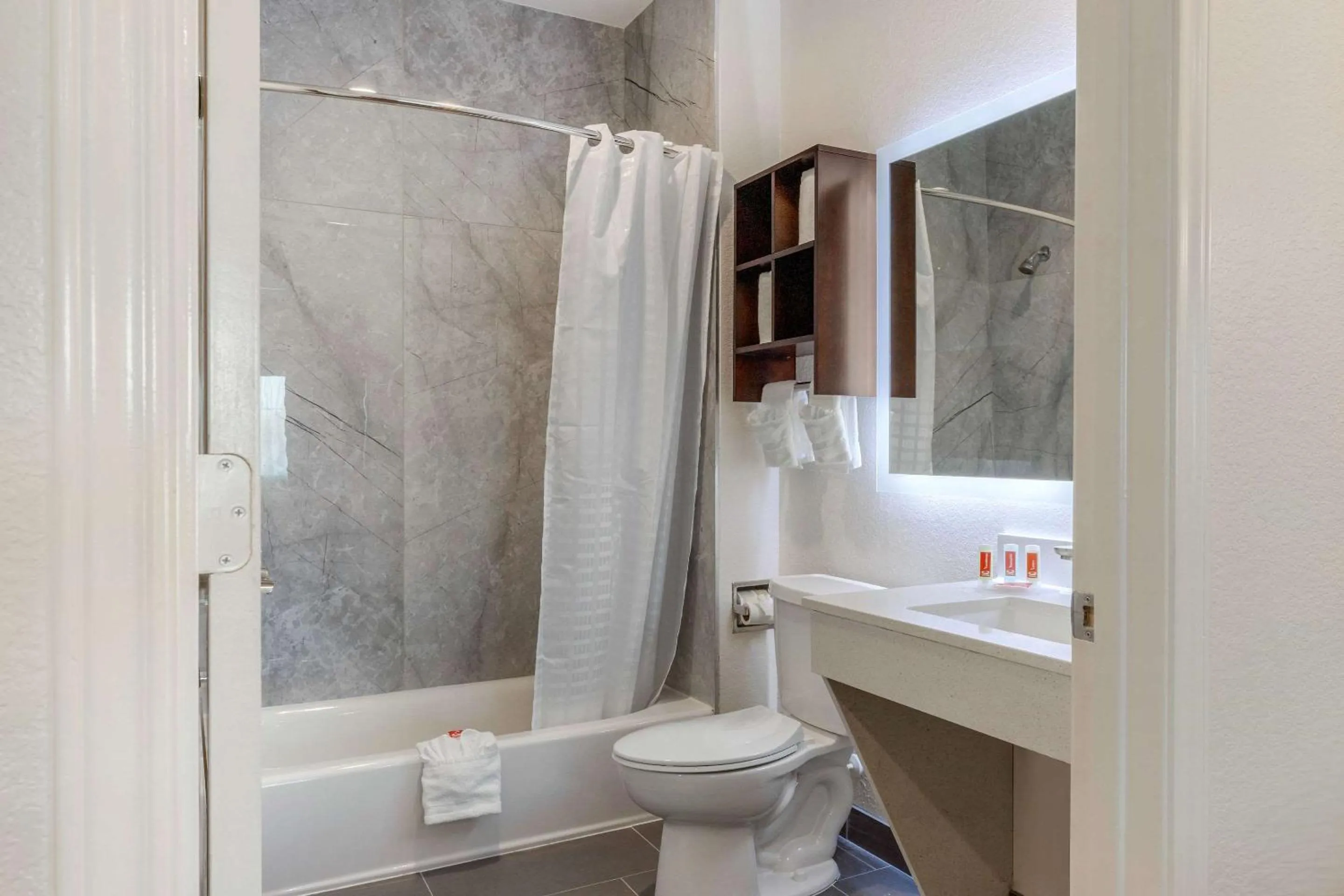 Photo of the whole room in Econo Lodge Houston Northwest - Cypress