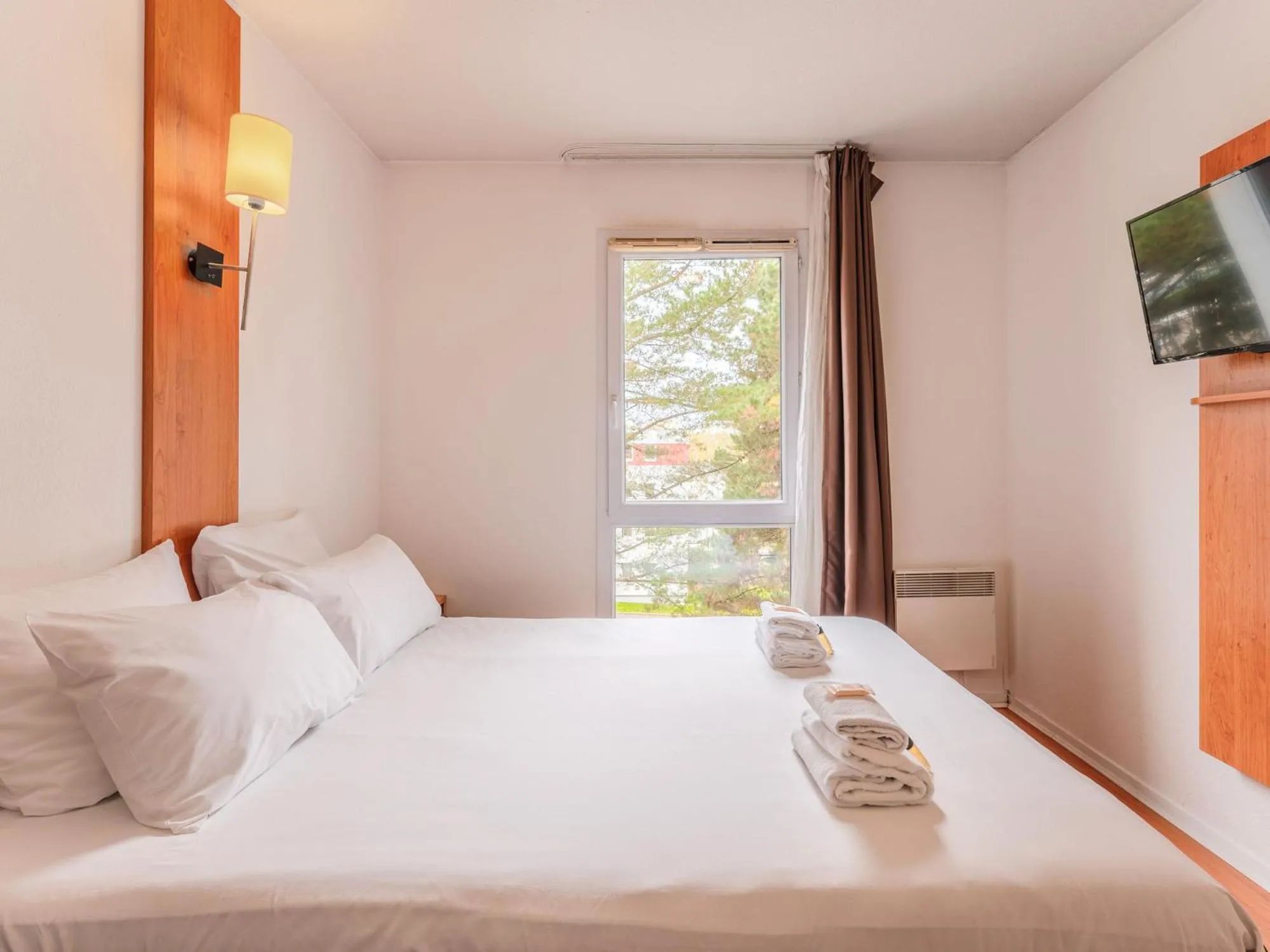 Bedroom, Bed in Séjours & Affaires Nantes La Beaujoire