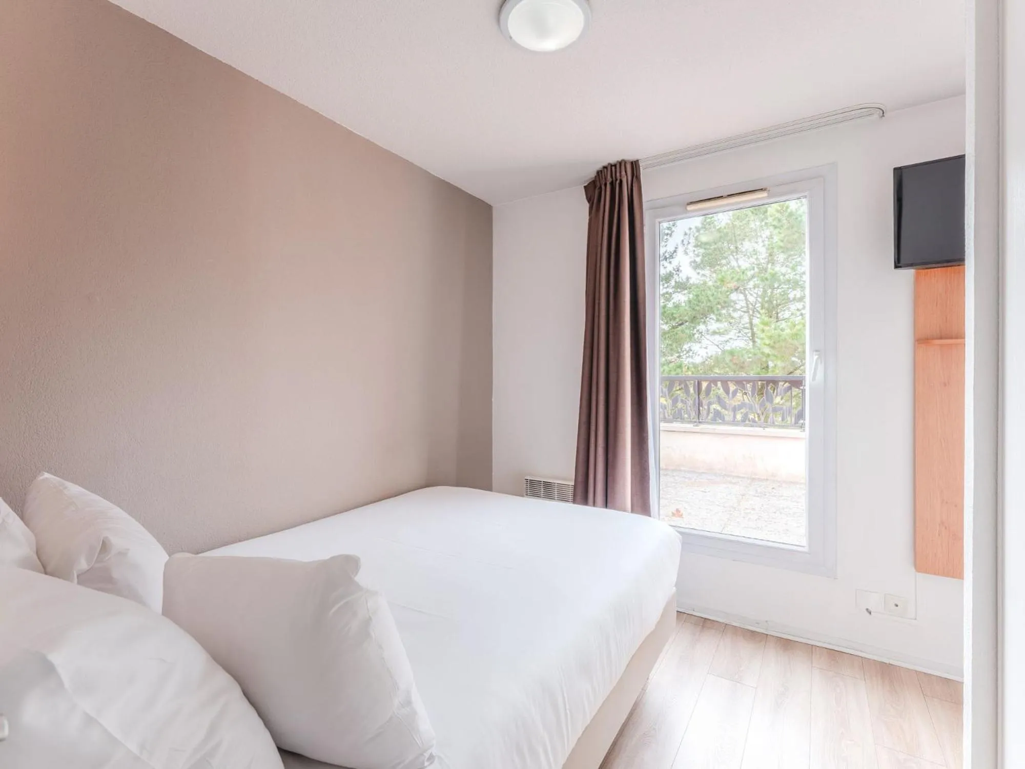 Bedroom, Bed in Séjours & Affaires Nantes La Beaujoire