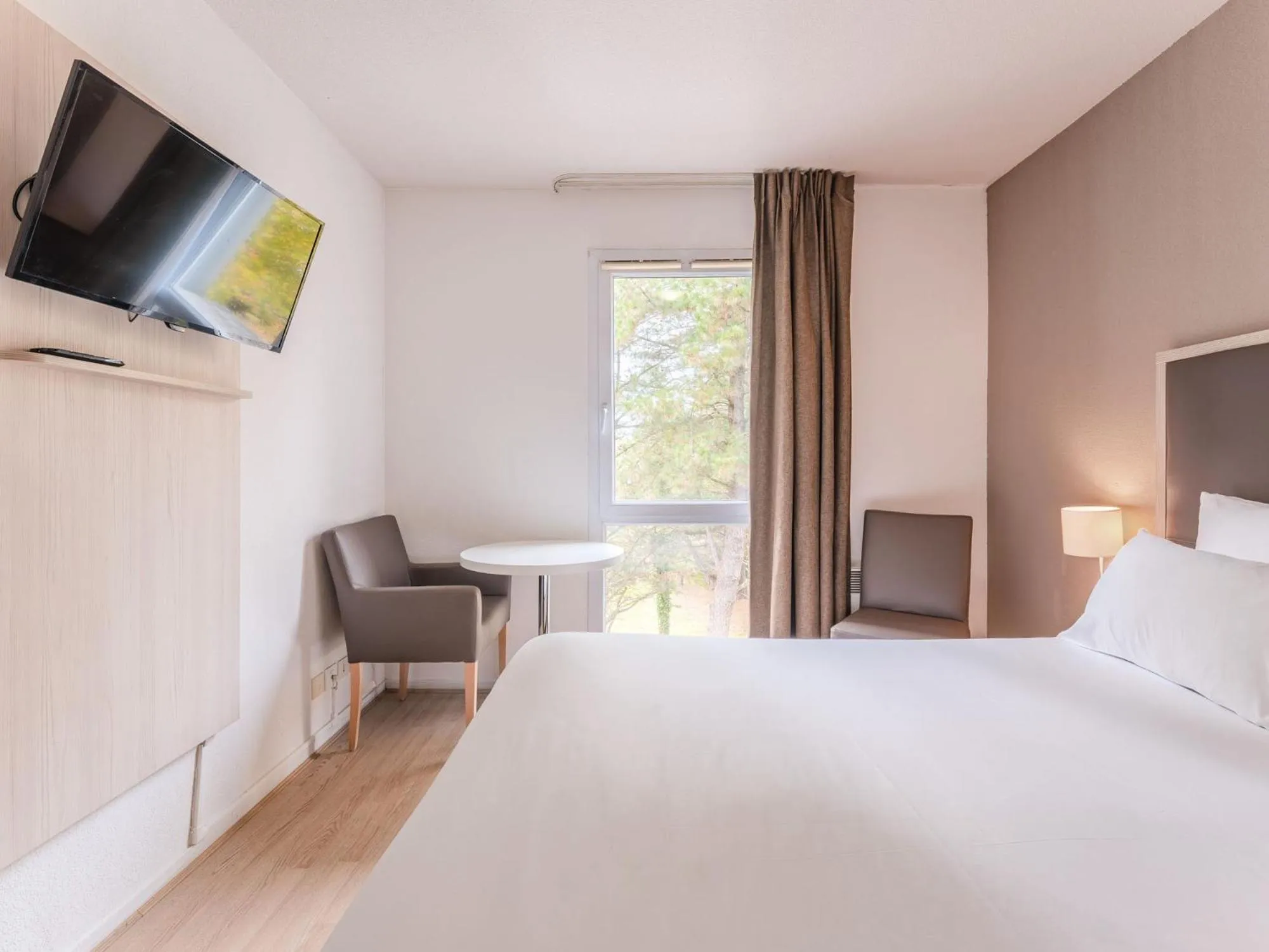 Bedroom, Bed in Séjours & Affaires Nantes La Beaujoire