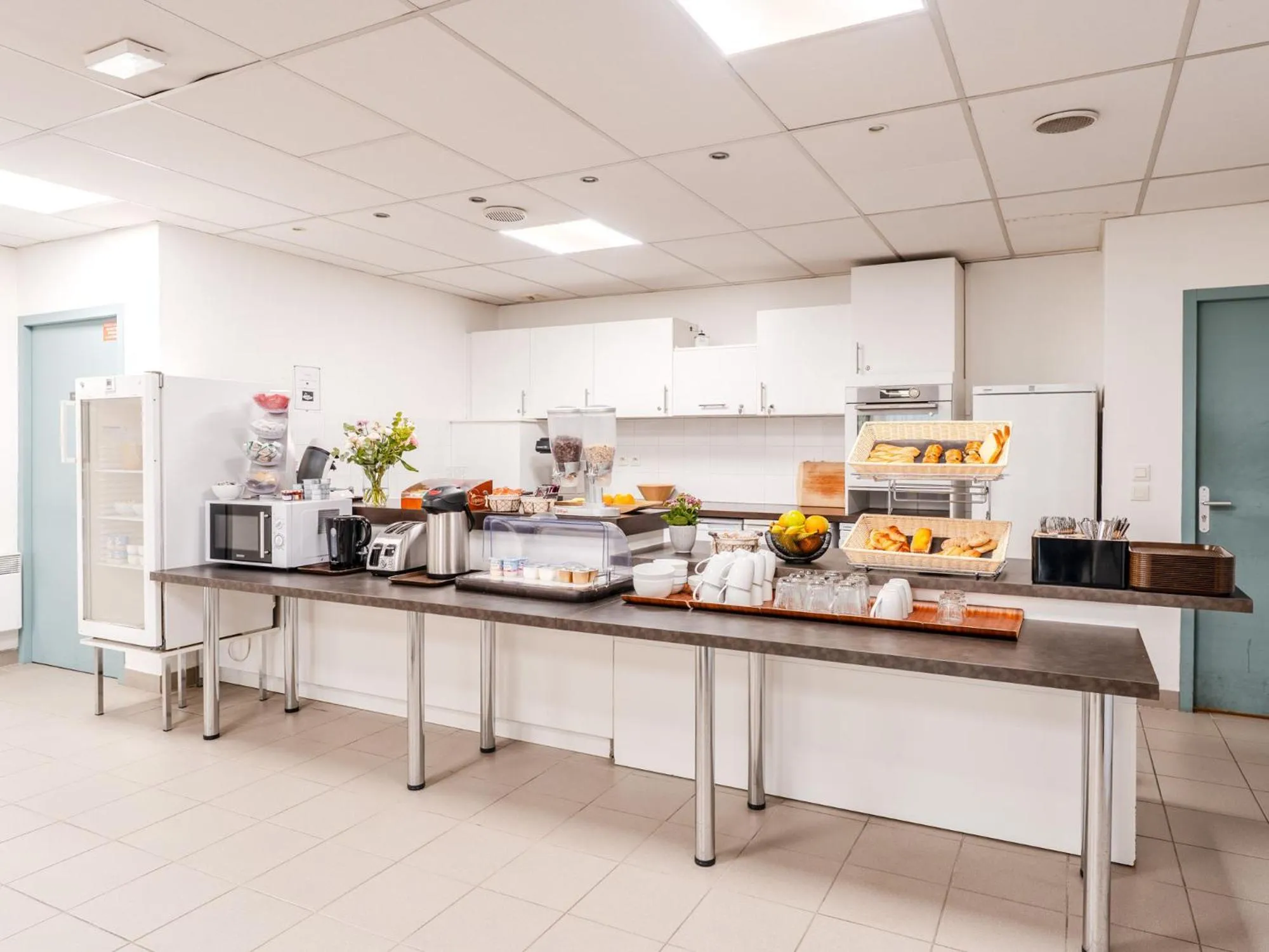 Breakfast in Séjours & Affaires Nantes La Beaujoire