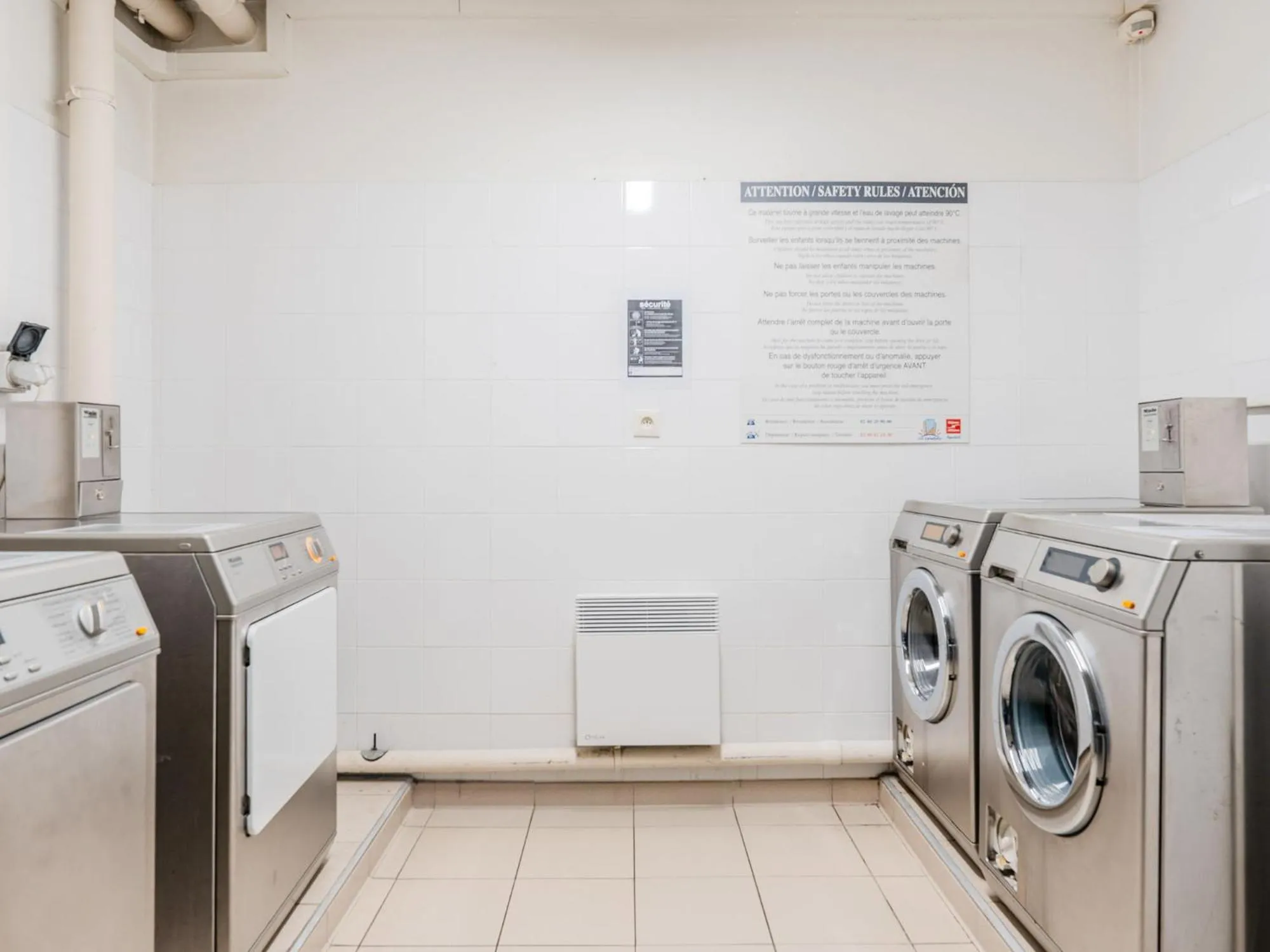 washing machine in Séjours & Affaires Nantes La Beaujoire