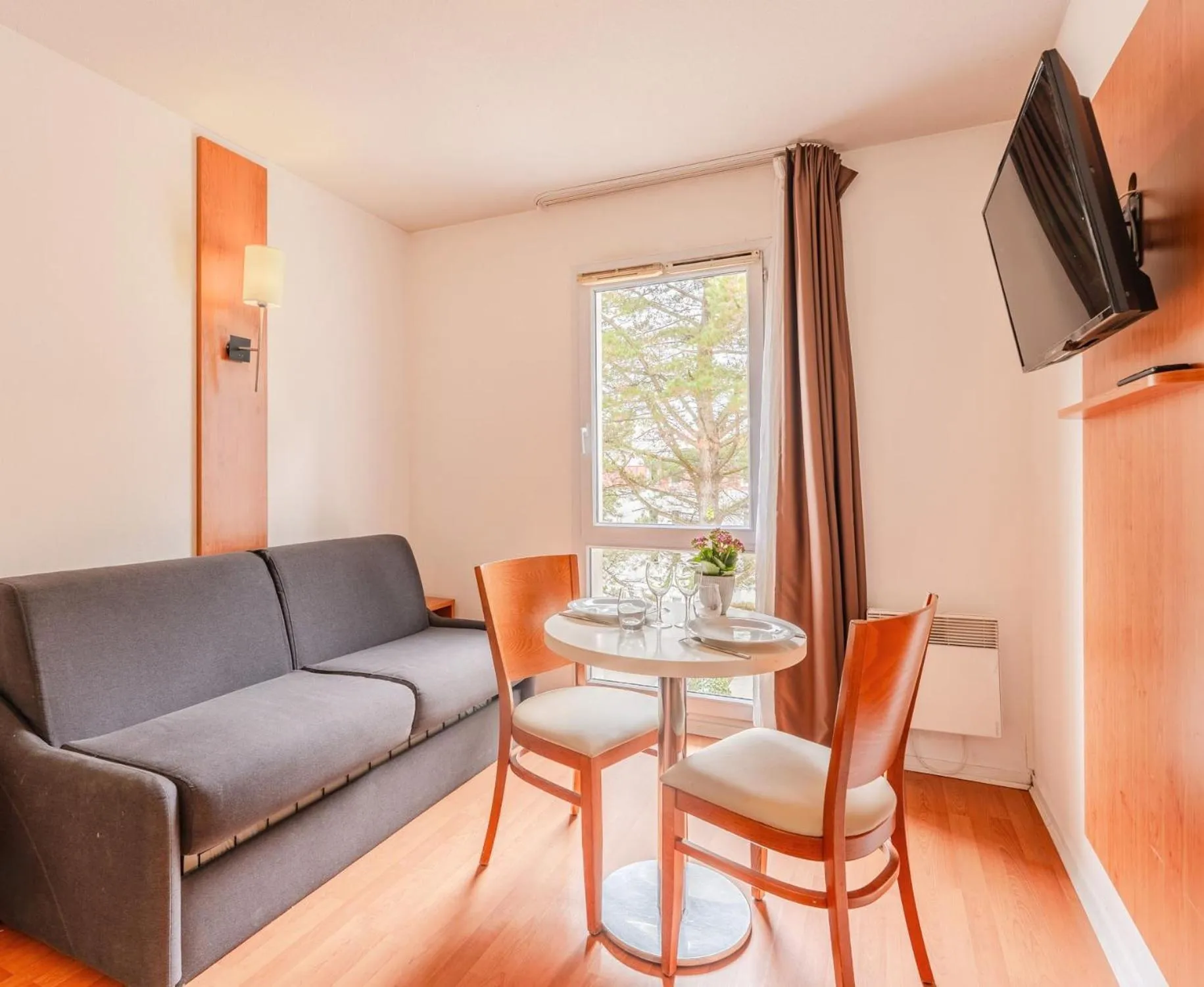 Living room in Séjours & Affaires Nantes La Beaujoire