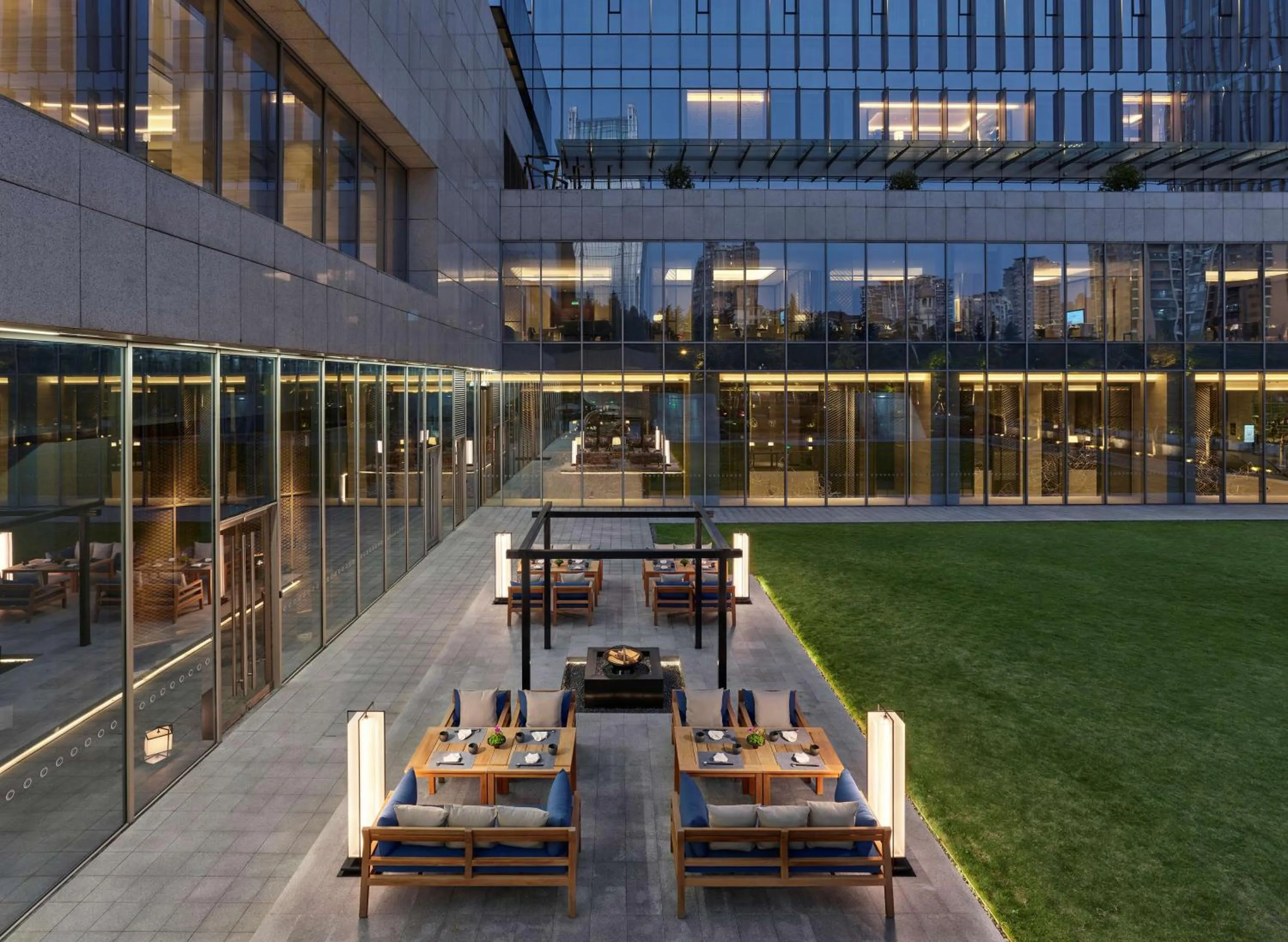 Restaurant/places to eat in Hilton Guiyang