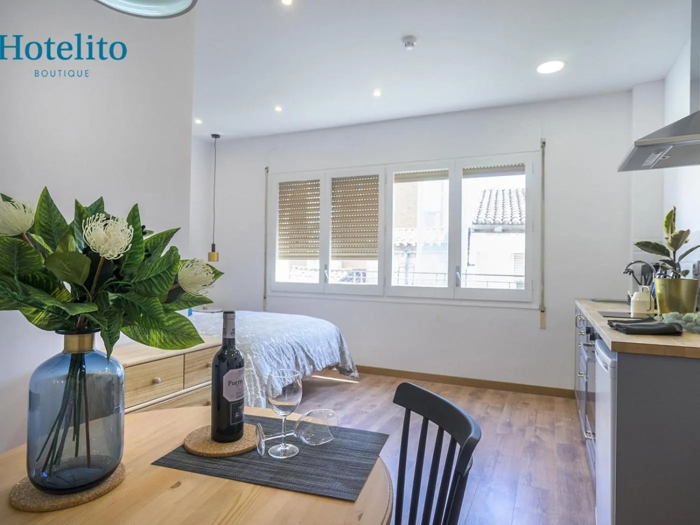 Photo of the whole room in Hotelito Boutique Badalona Mar