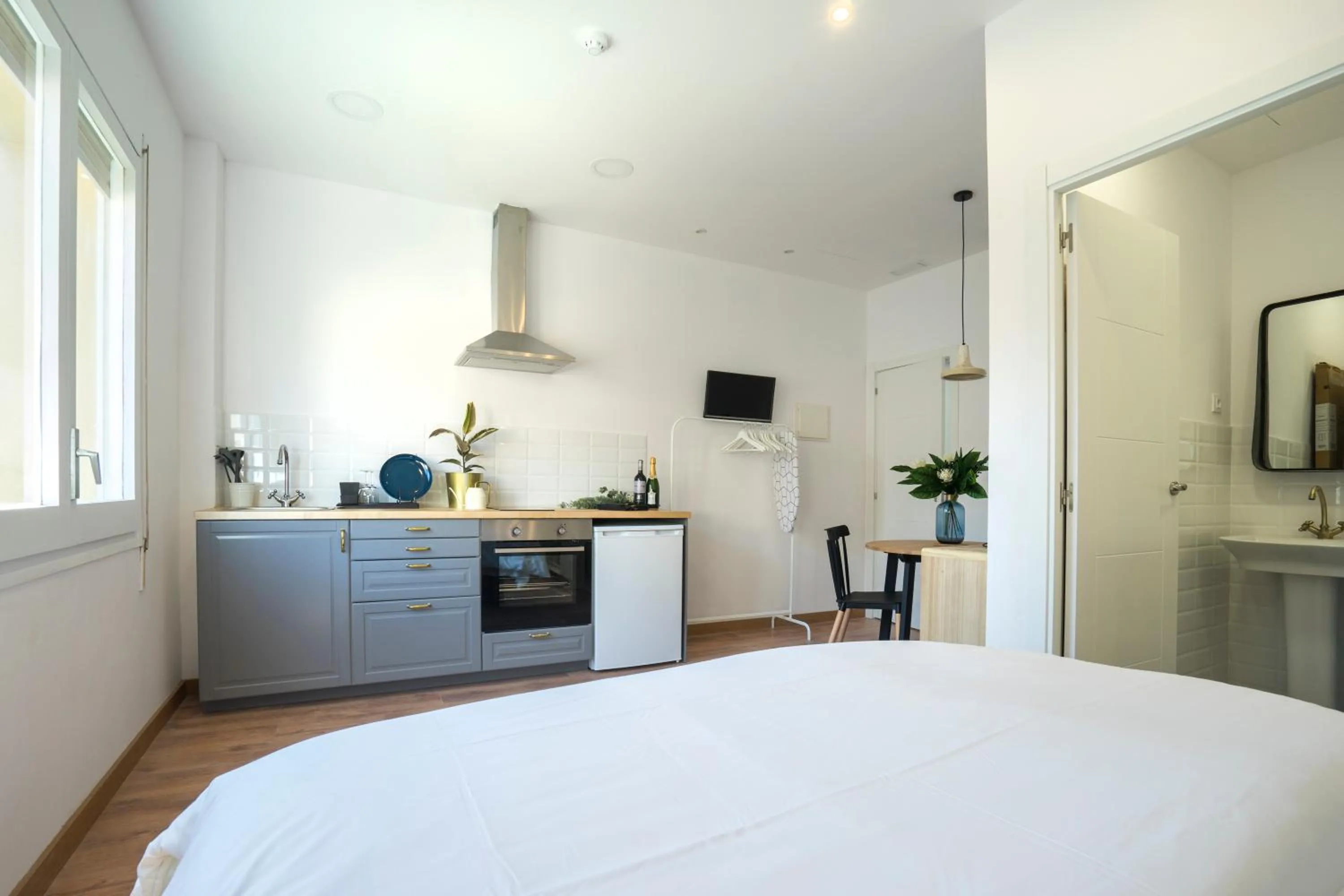 Kitchen or kitchenette, Bed in Hotelito Boutique Badalona Mar