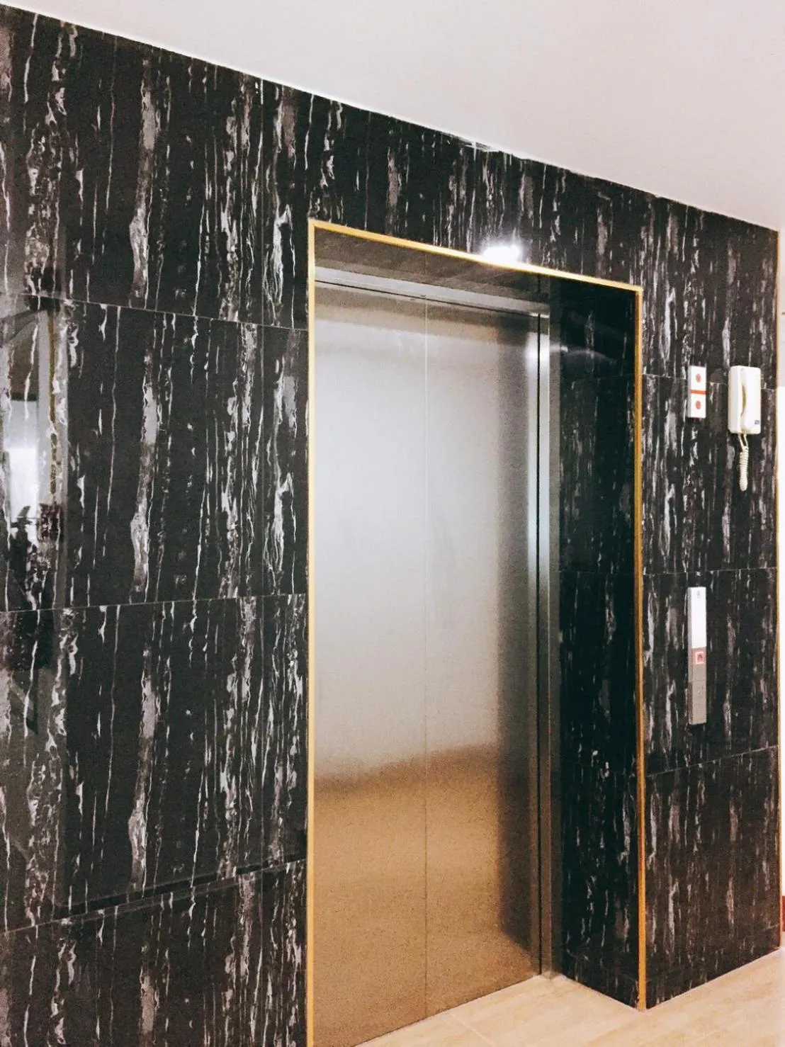 elevator in Don Mueang Place Hotel