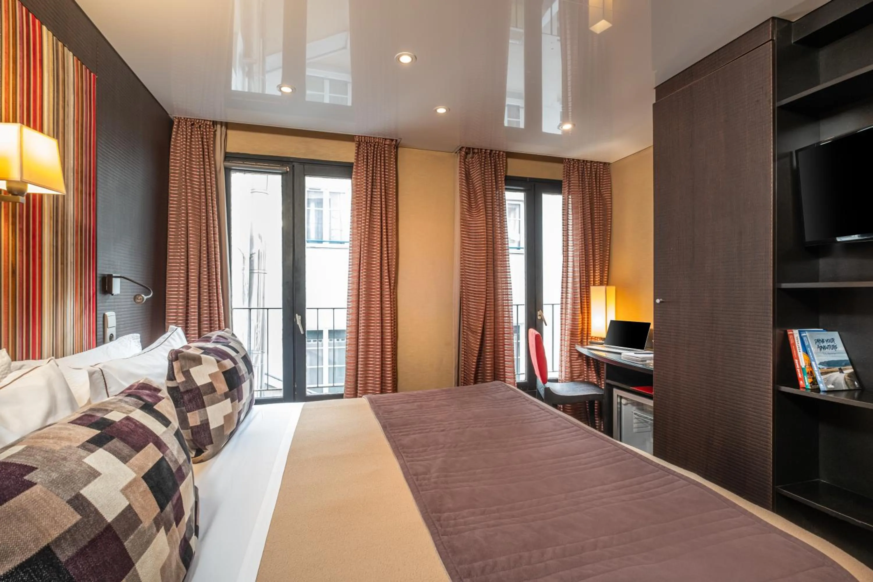 Photo of the whole room, Bed in Hôtel Du Vieux Saule