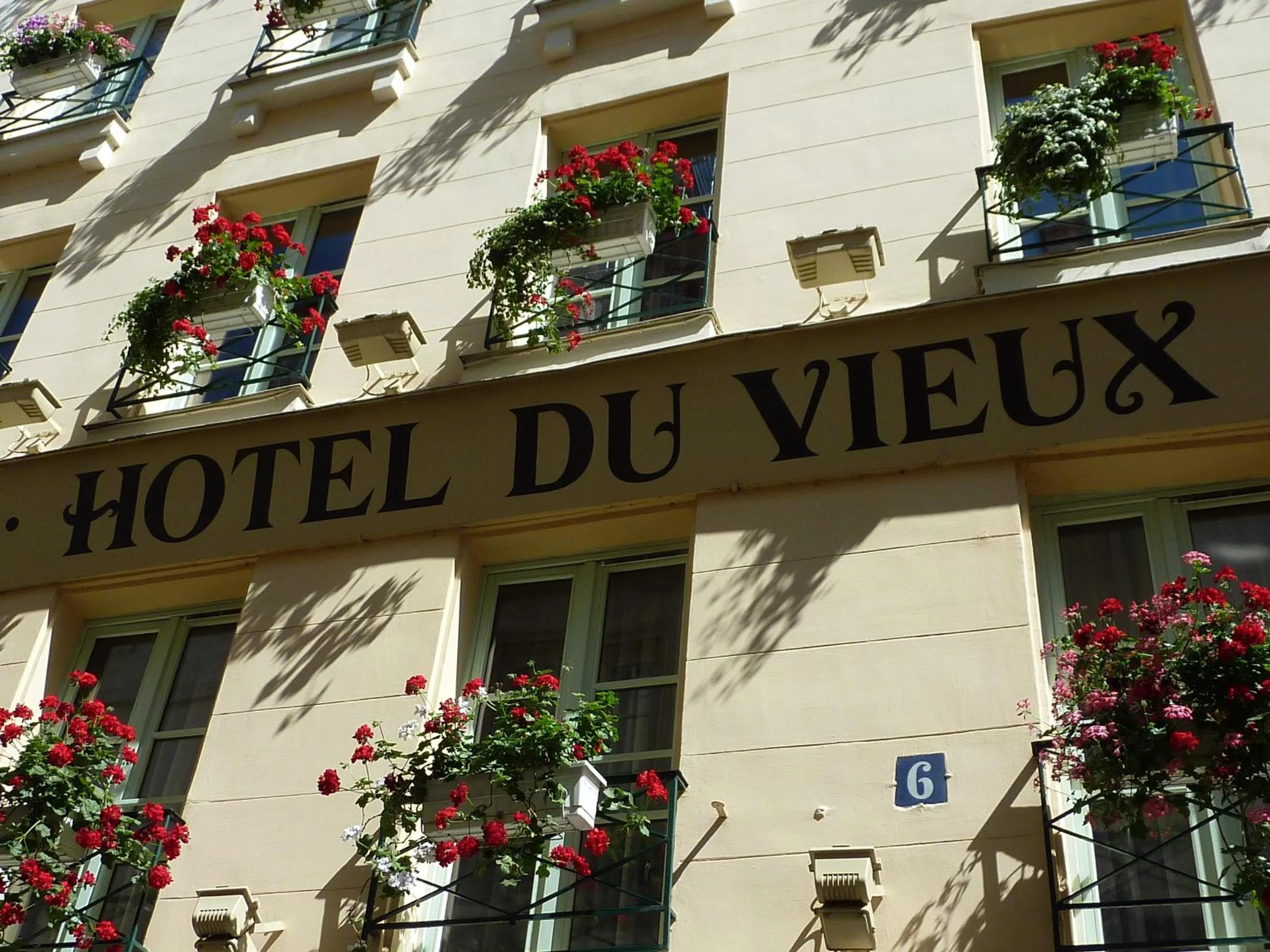 Property building in Hôtel Du Vieux Saule