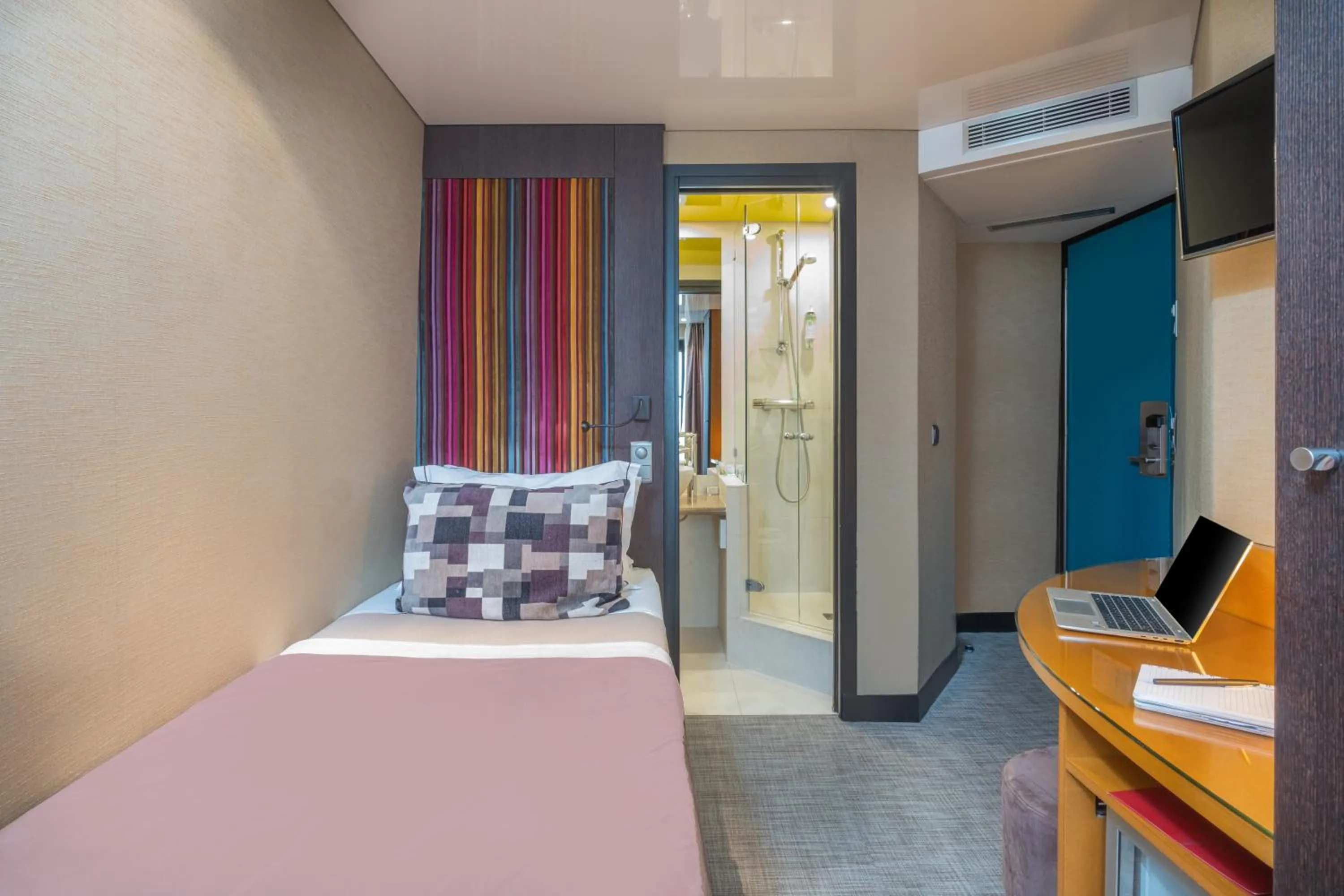 Bedroom, Bed in Hôtel Du Vieux Saule