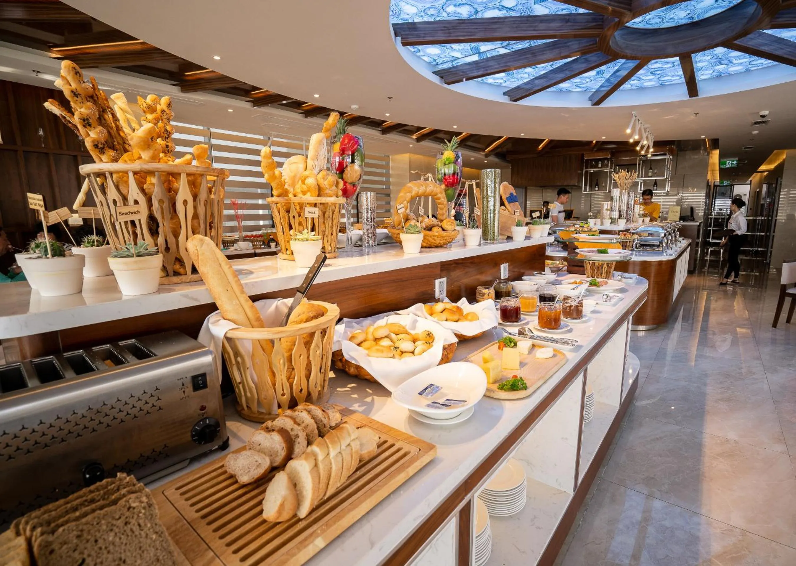 Restaurant/places to eat in Maximilan Danang Beach Hotel