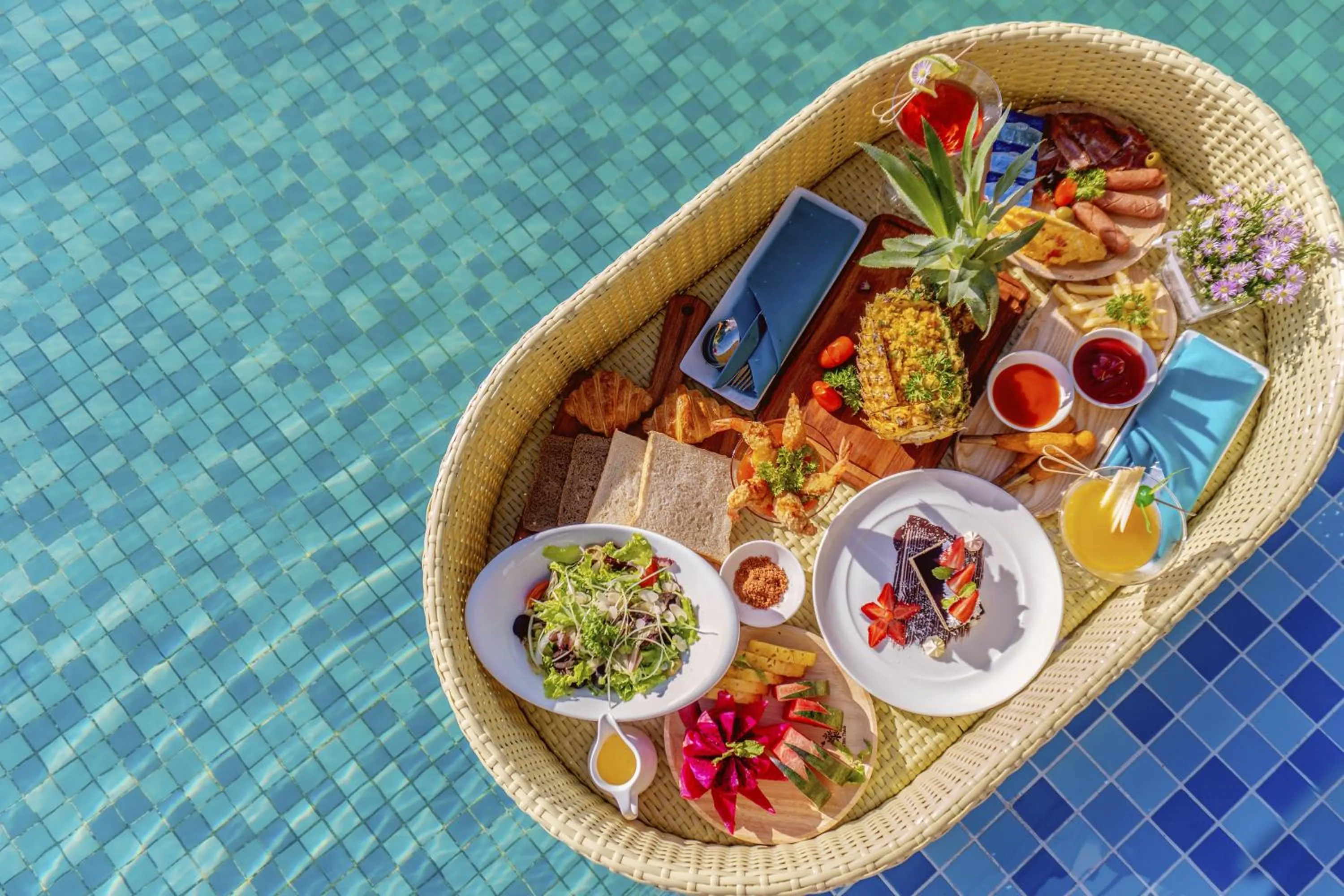 Food and drinks in Maximilan Danang Beach Hotel