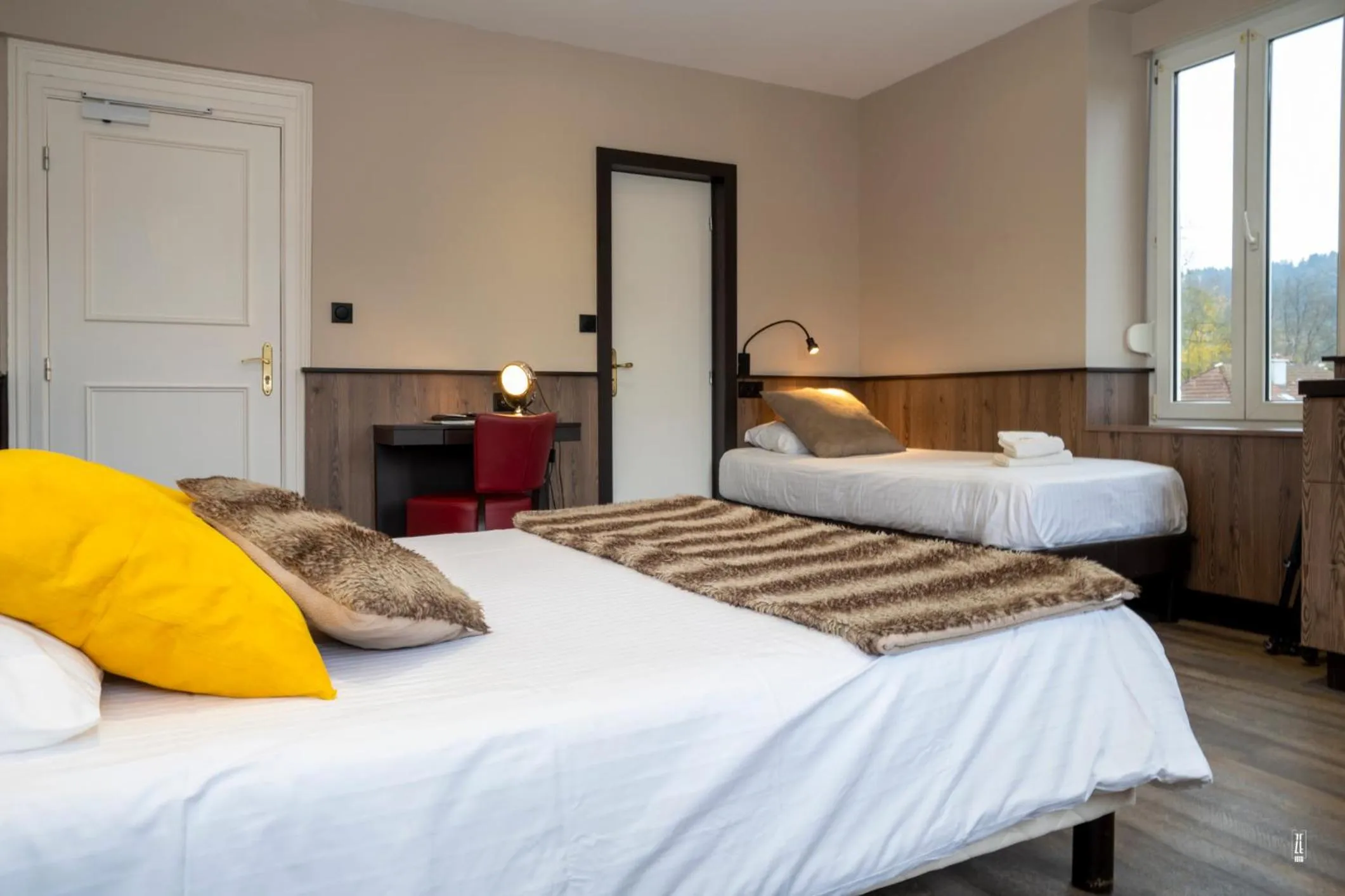 Photo of the whole room, Bed in Logis Hotel Des Bains