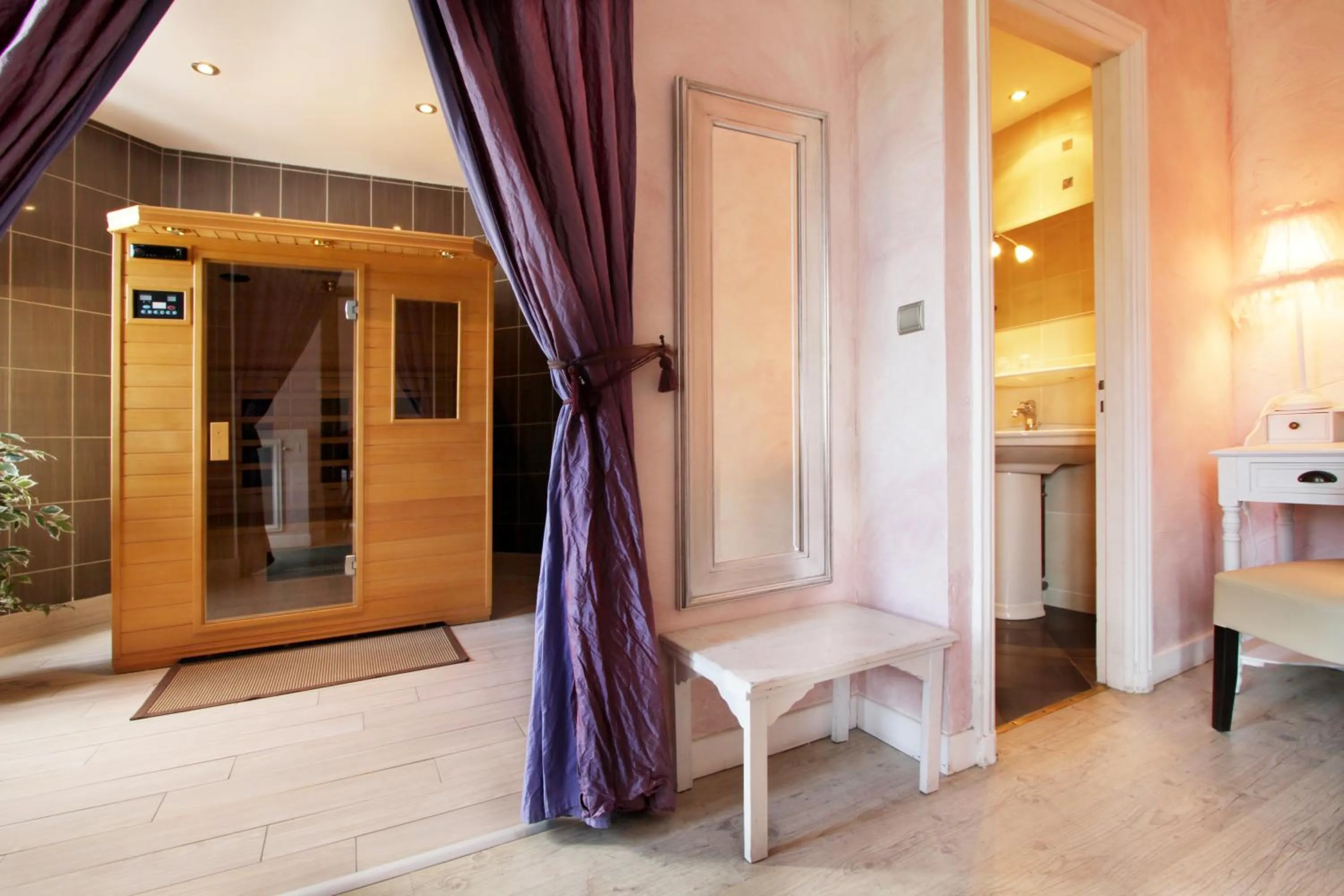 Double Room with Sauna only accessible by stairs in Logis Hotel Des Bains