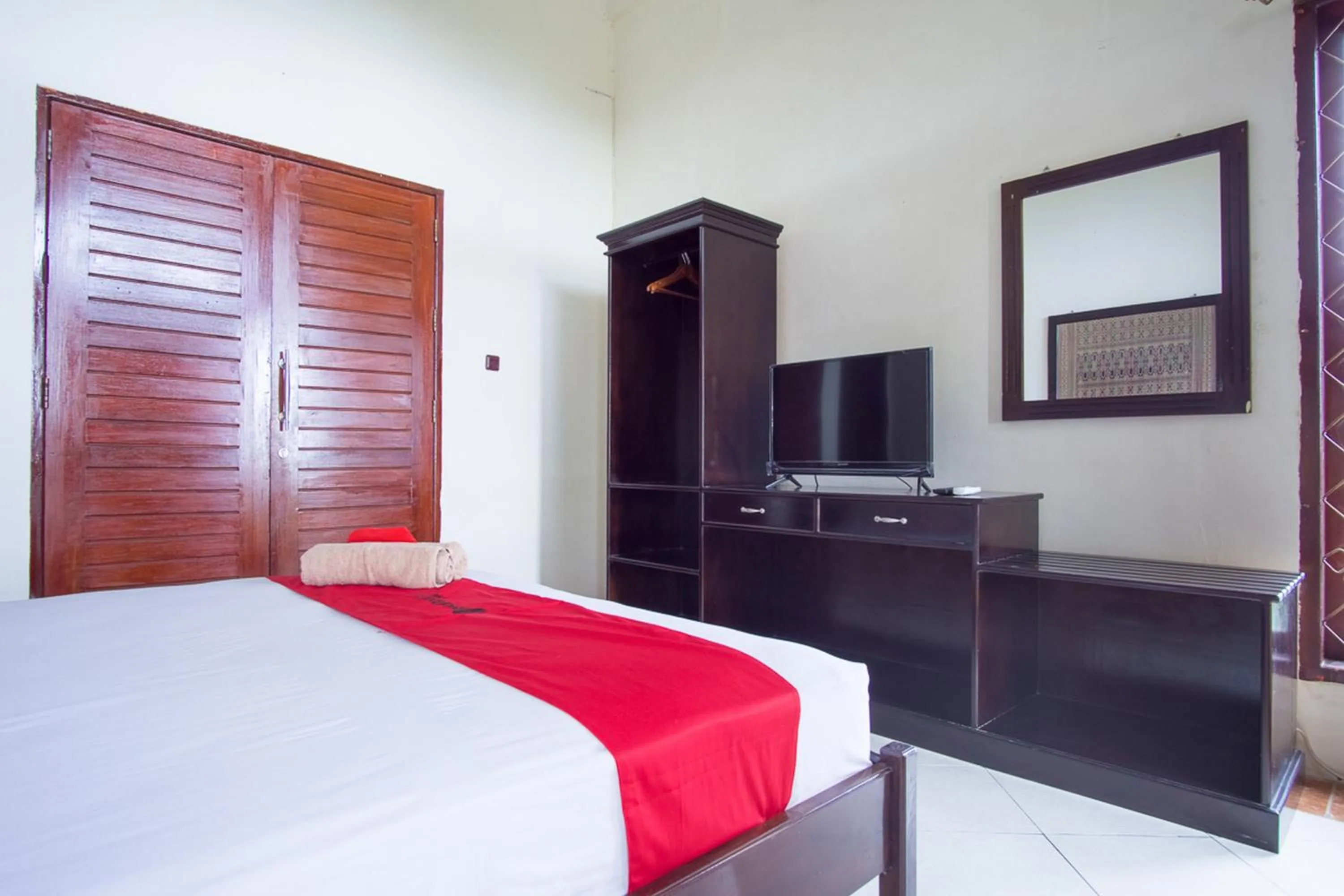 Bed in RedDoorz Syariah near Ngade Lake Ternate