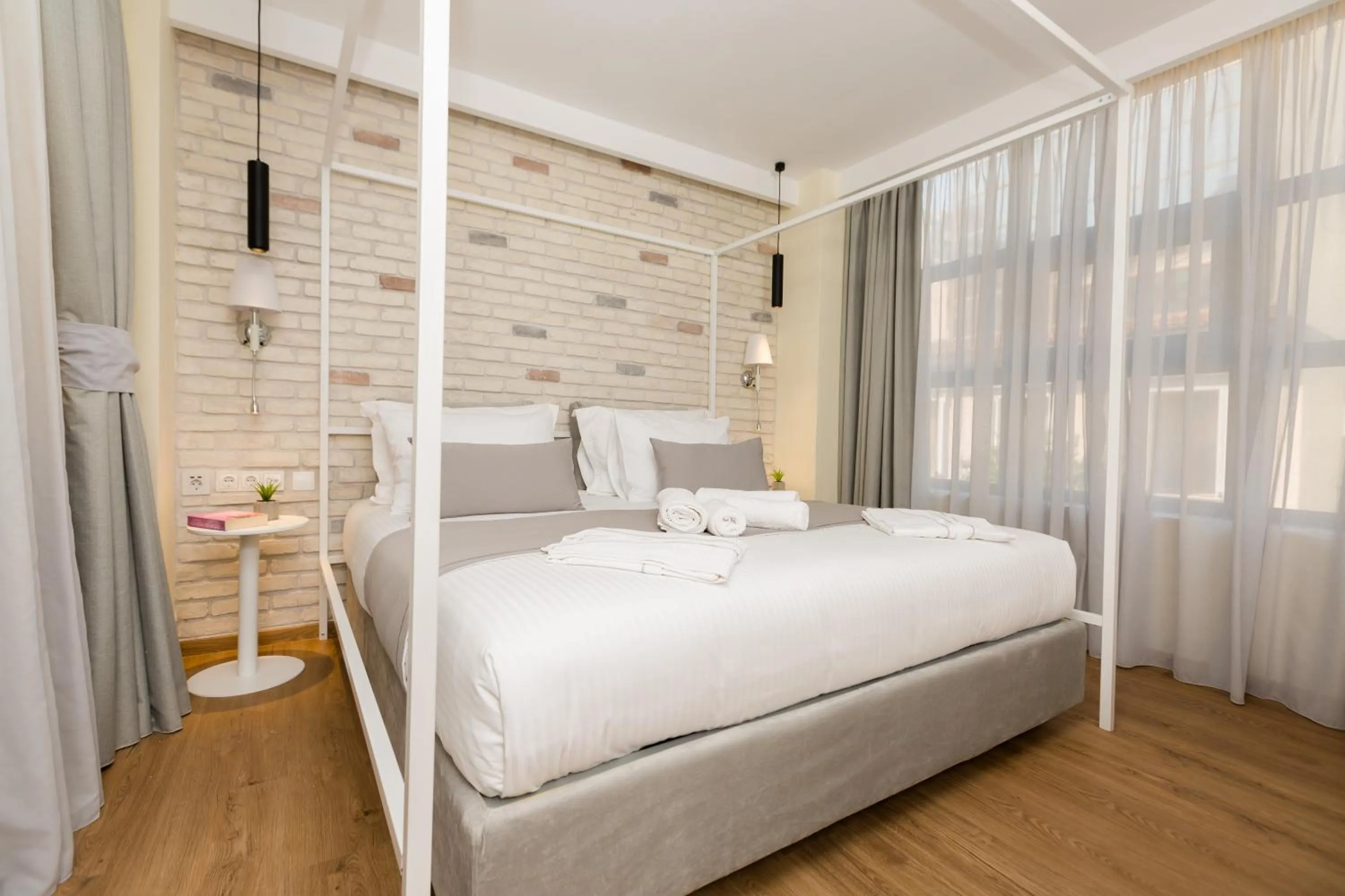 Bed in SUITES@SYNGROU-FIX