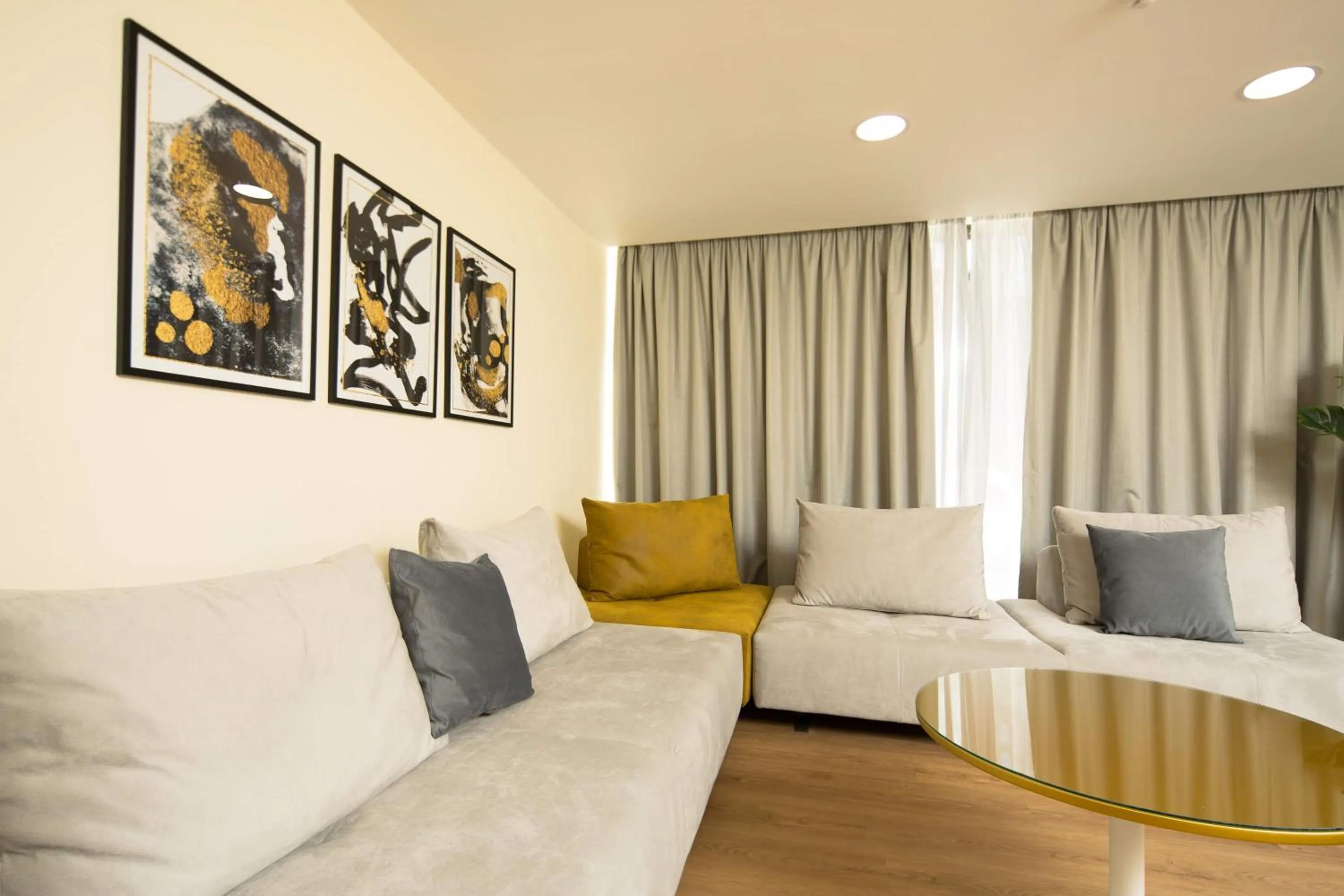 Bed in SUITES@SYNGROU-FIX