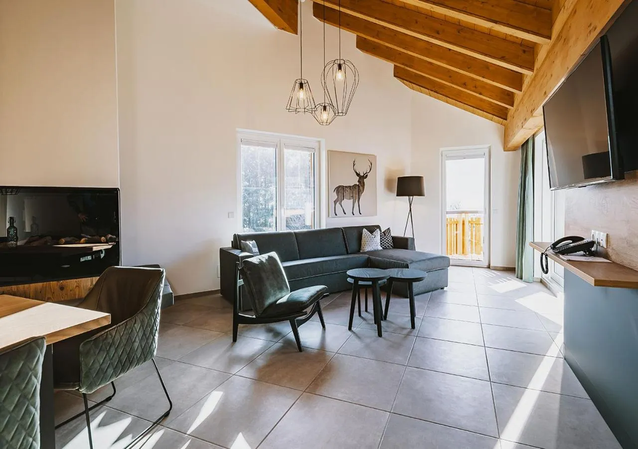 Communal lounge/ TV room in Elements Resort Zell am See