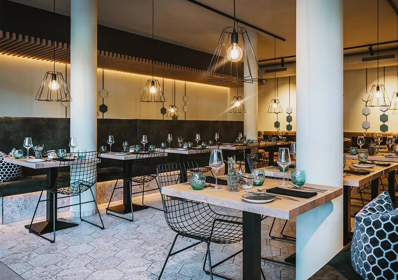 Restaurant/places to eat in Elements Resort Zell am See