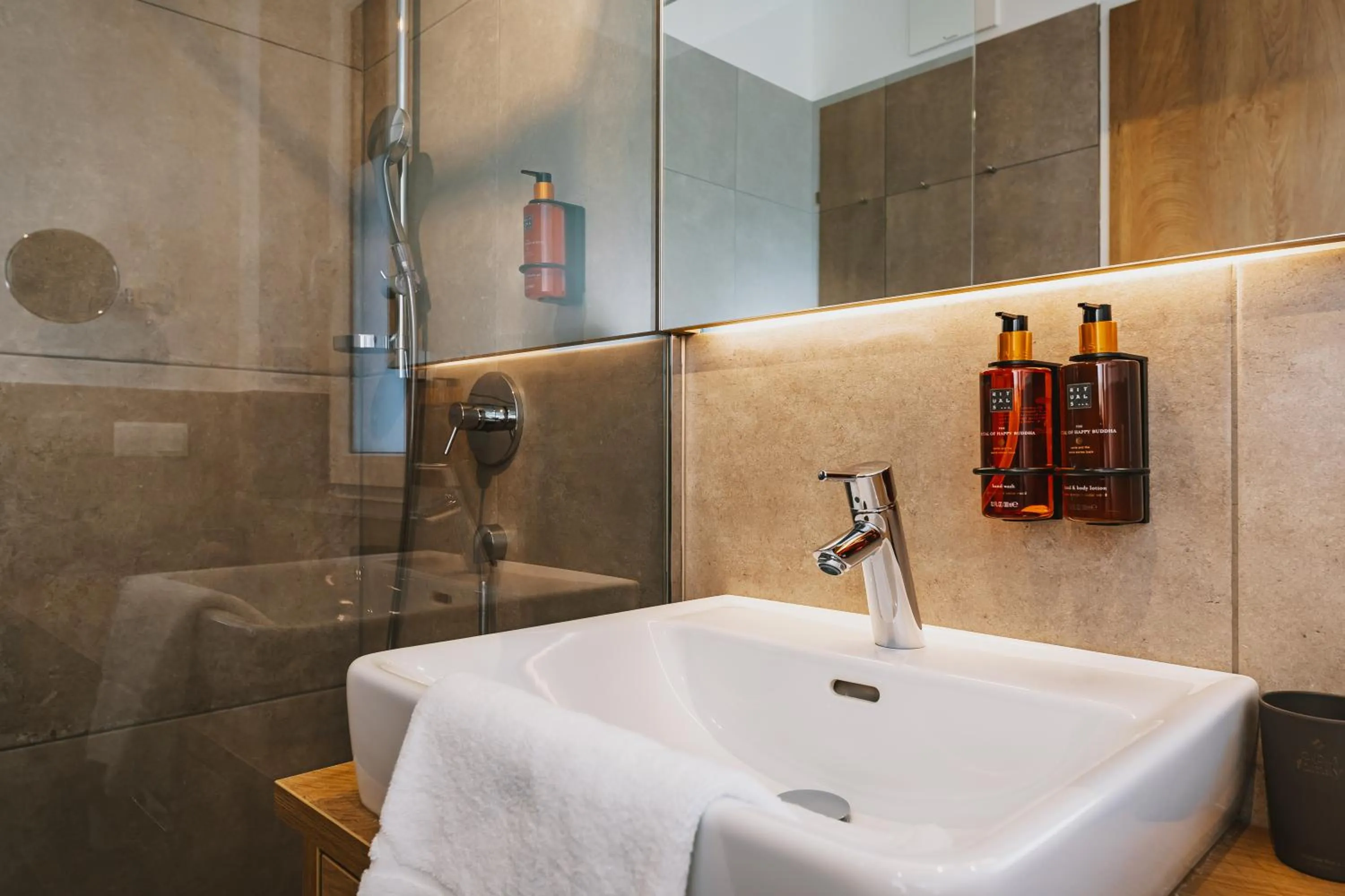 Shower in Elements Resort Zell am See