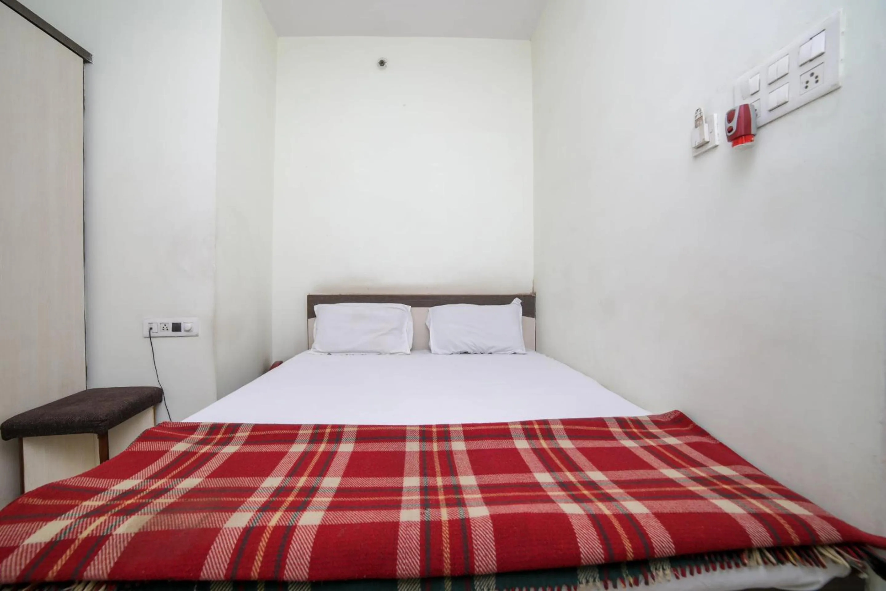 Bedroom, Bed in SPOT ON Shraddha Hotel