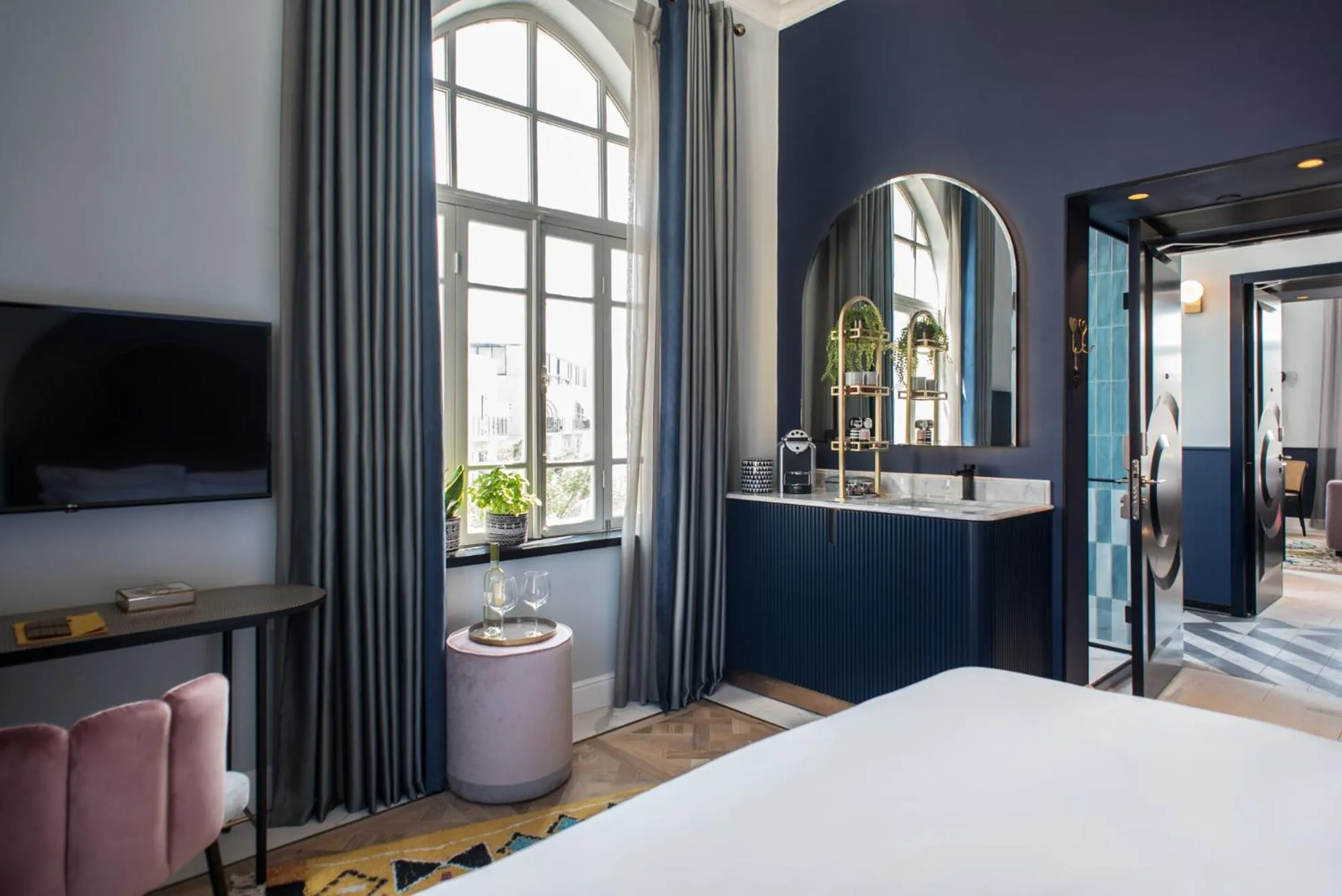 Photo of the whole room, Bed in Elmina Hotel Jaffa