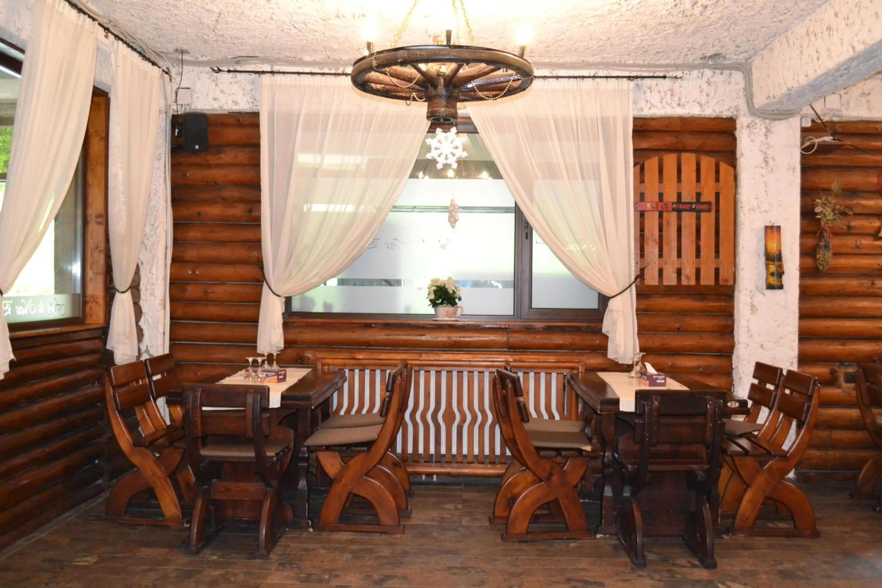 Restaurant/places to eat in Cabana Fulg De Nea Predeal