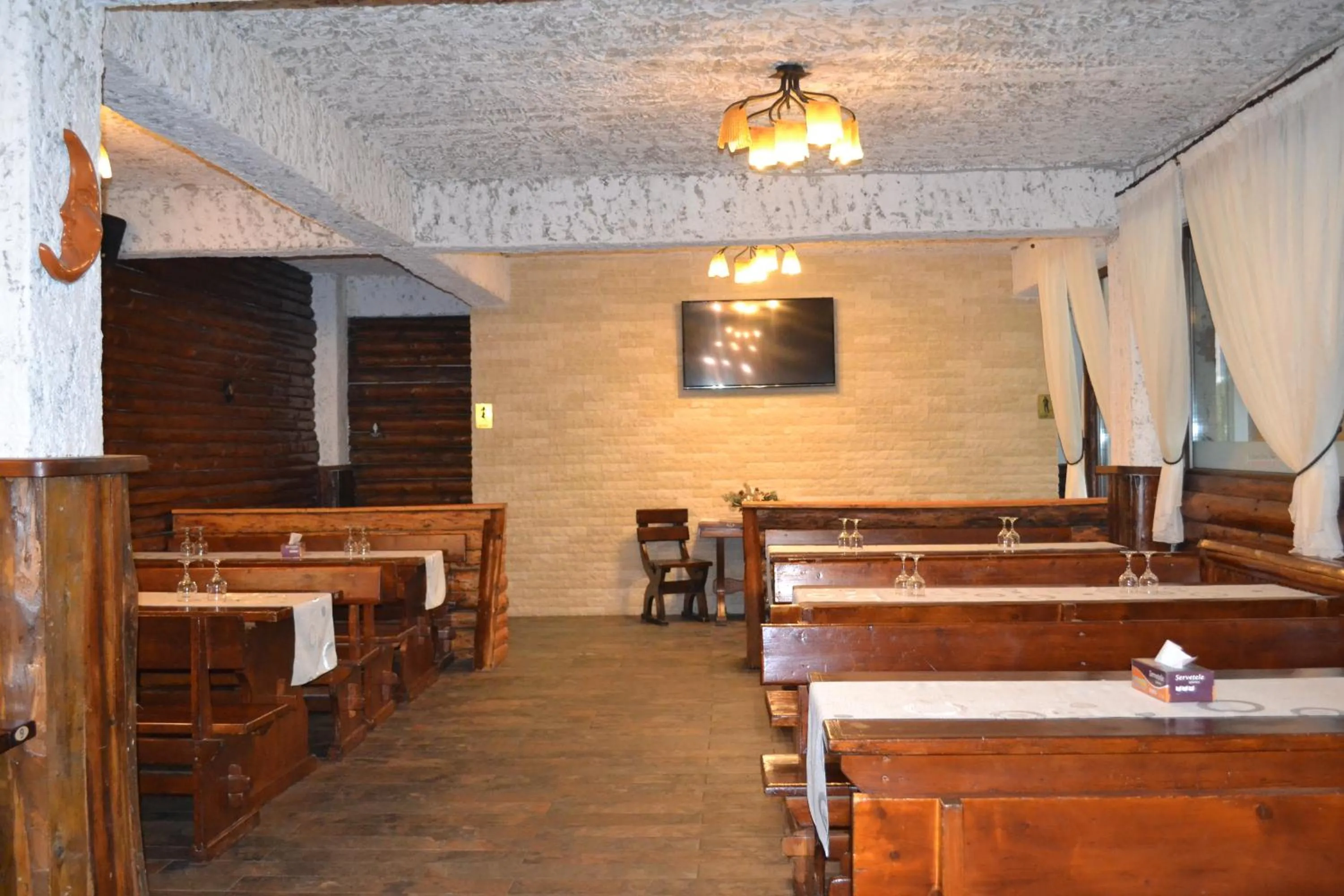 Restaurant/places to eat in Cabana Fulg De Nea Predeal