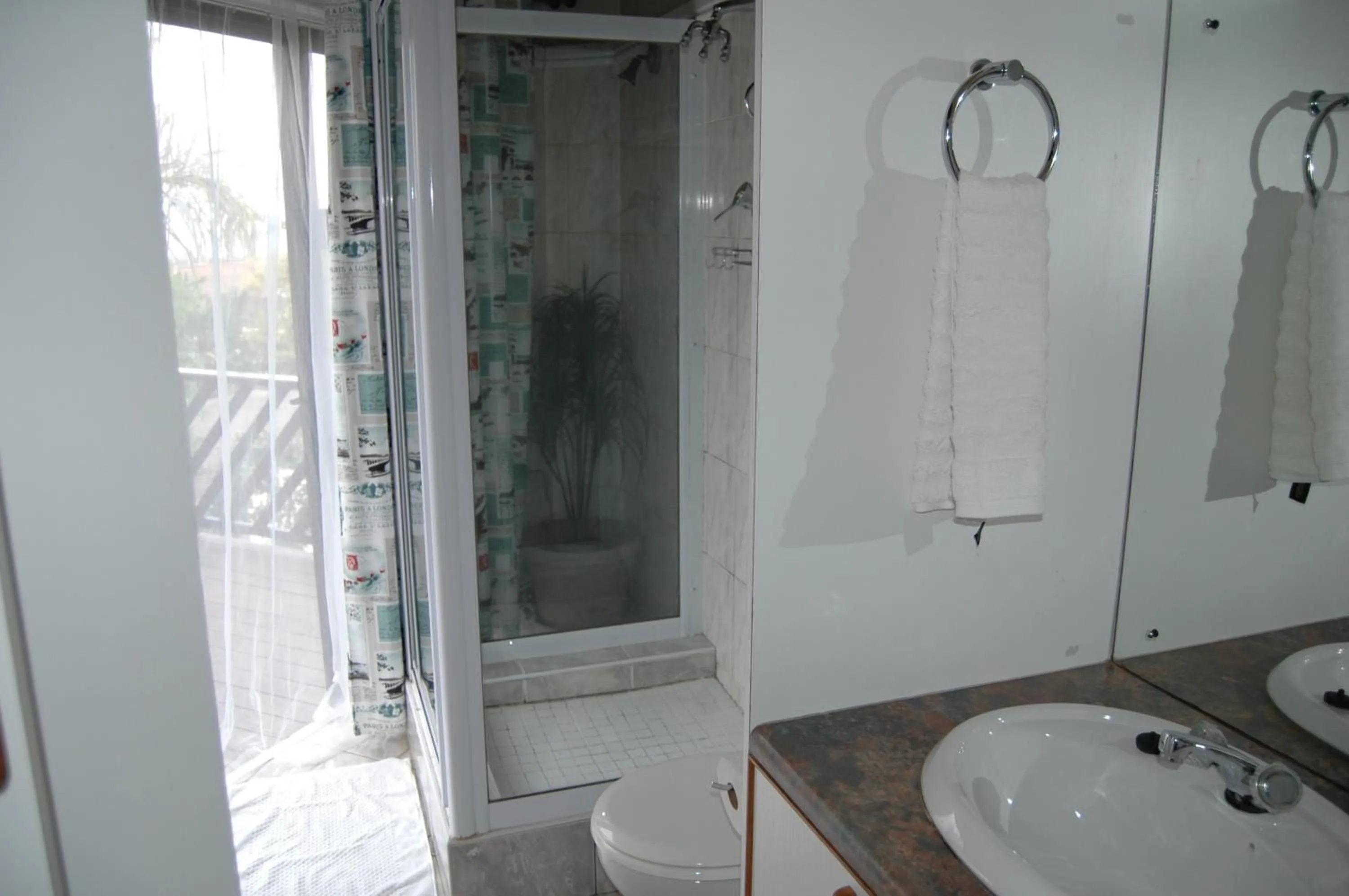 Shower in Bon A Vie Self-catering and b&b Gonubie Full Solar Power, no load shedding!