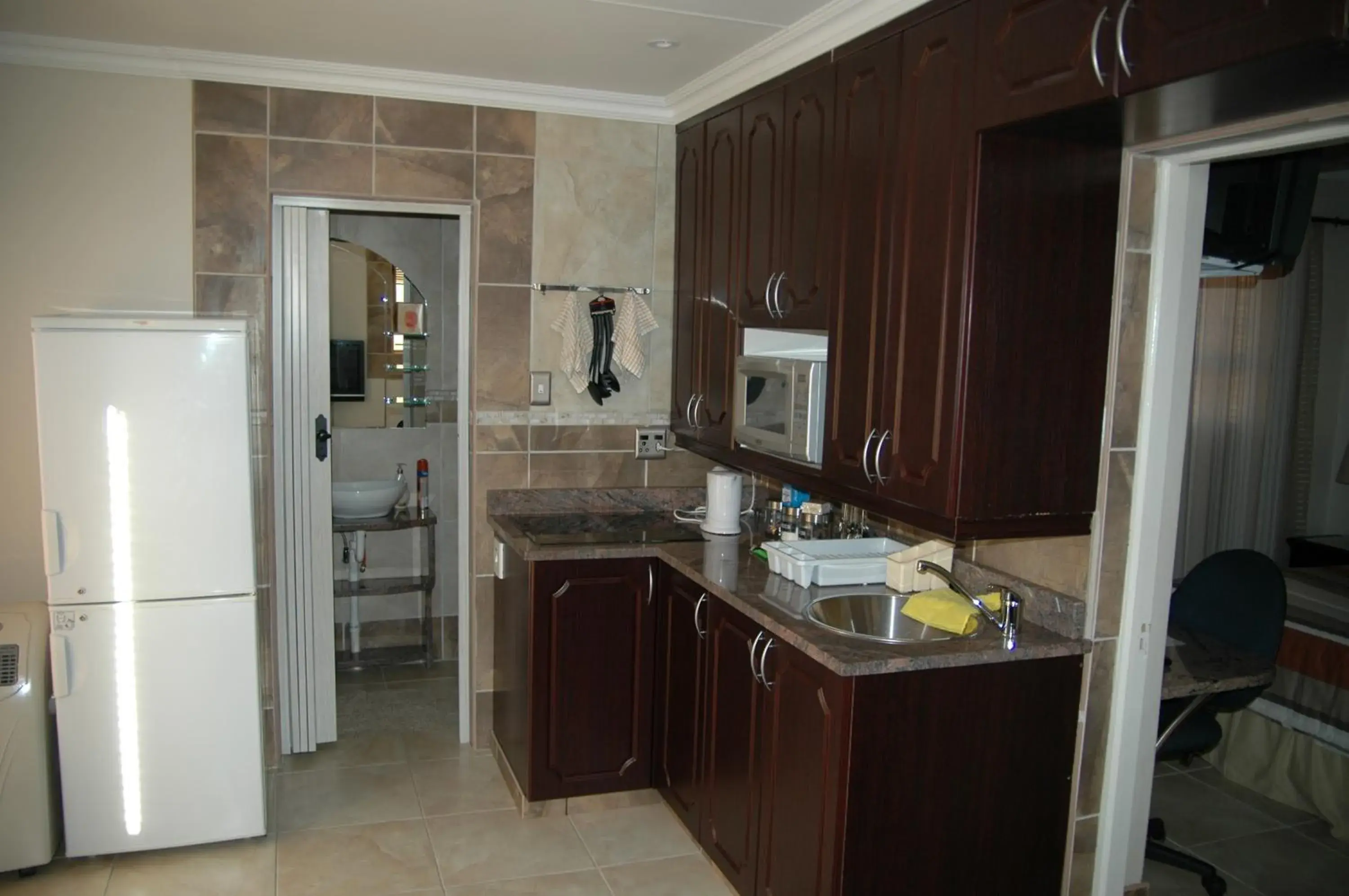 Apartment with Garden View - single occupancy in Bon A Vie Self-catering and b&b Gonubie Full Solar Power, no load shedding! Apartment with Garden View - single occupancy in Bon A Vie Self-catering and b&b Gonubie Full Solar Power, no load shedding!