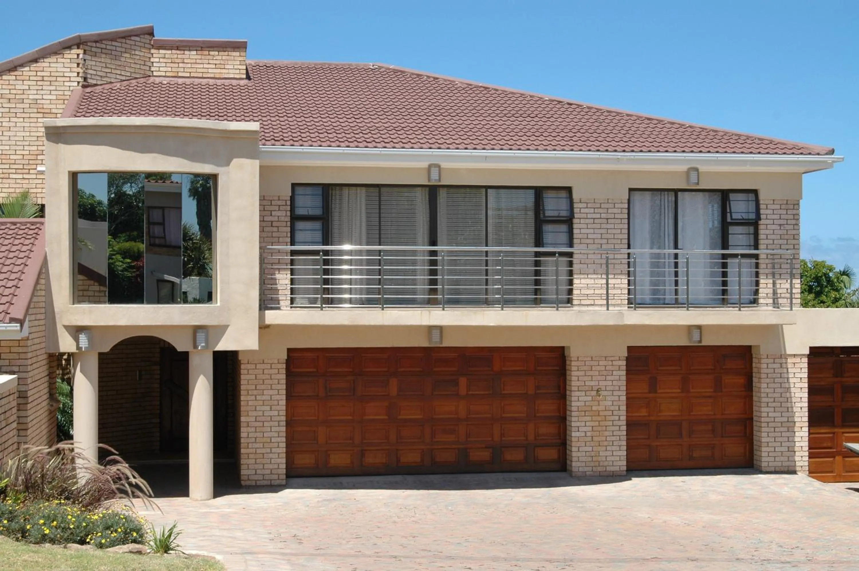 Property building in Bon A Vie Self-catering and b&b Gonubie Full Solar Power, no load shedding!