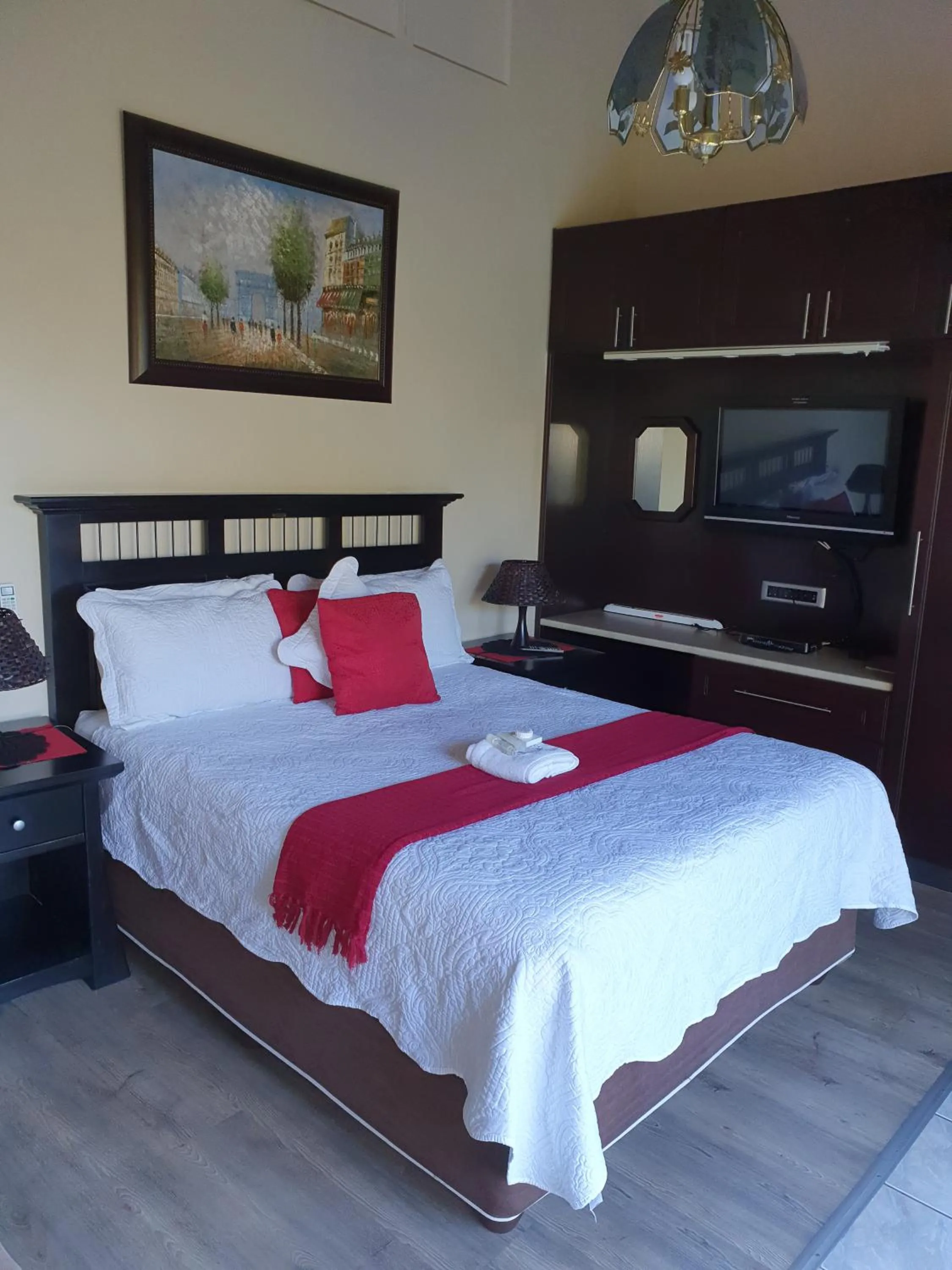 Bedroom, Bed in Bon A Vie Self-catering and b&b Gonubie Full Solar Power, no load shedding!
