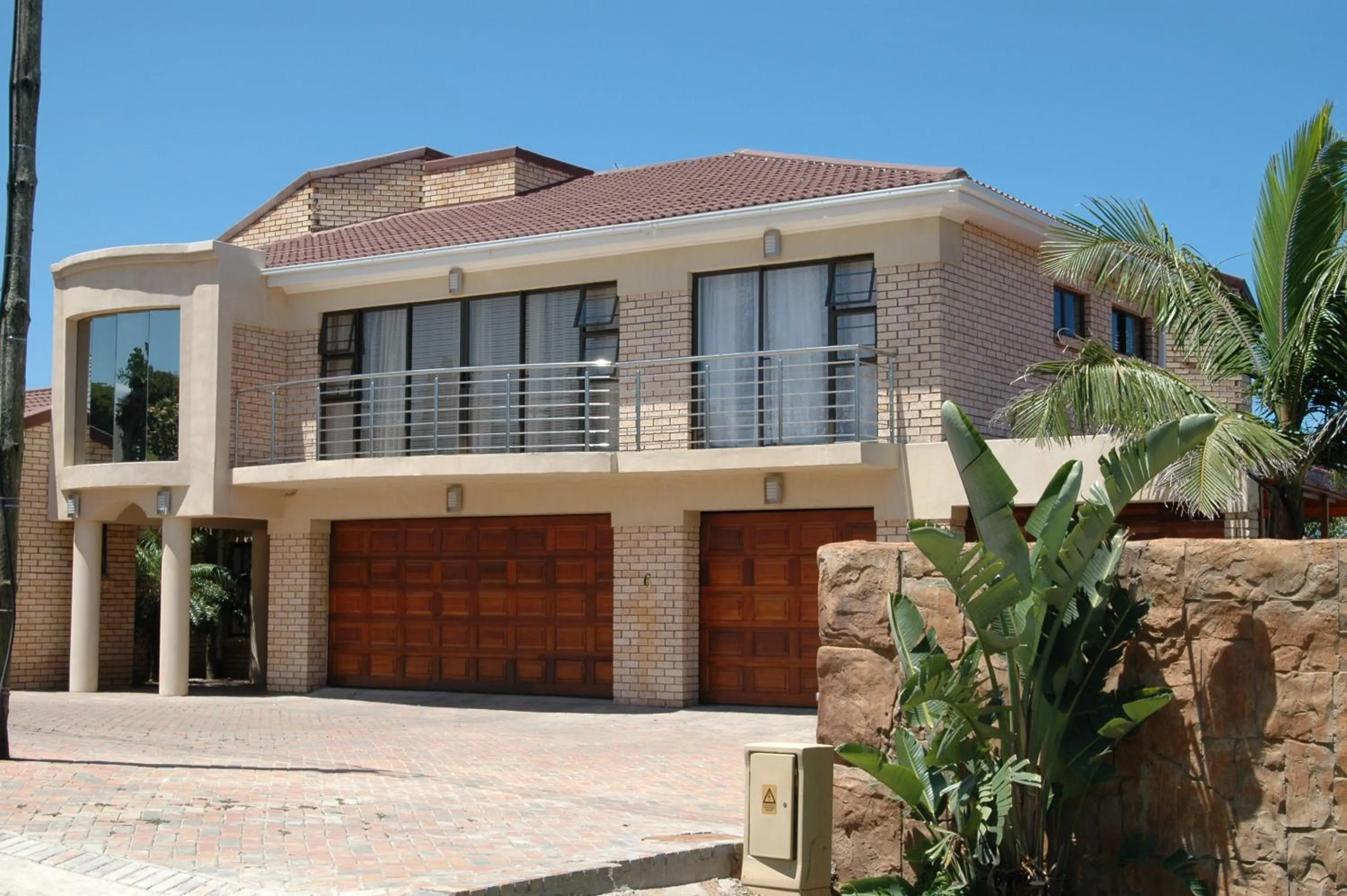 Property building in Bon A Vie Self-catering and b&b Gonubie Full Solar Power, no load shedding!