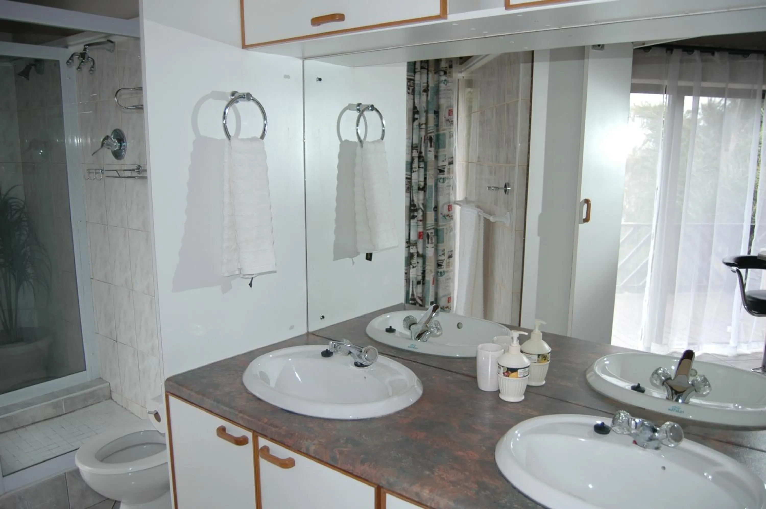 Bathroom in Bon A Vie Self-catering and b&b Gonubie Full Solar Power, no load shedding!