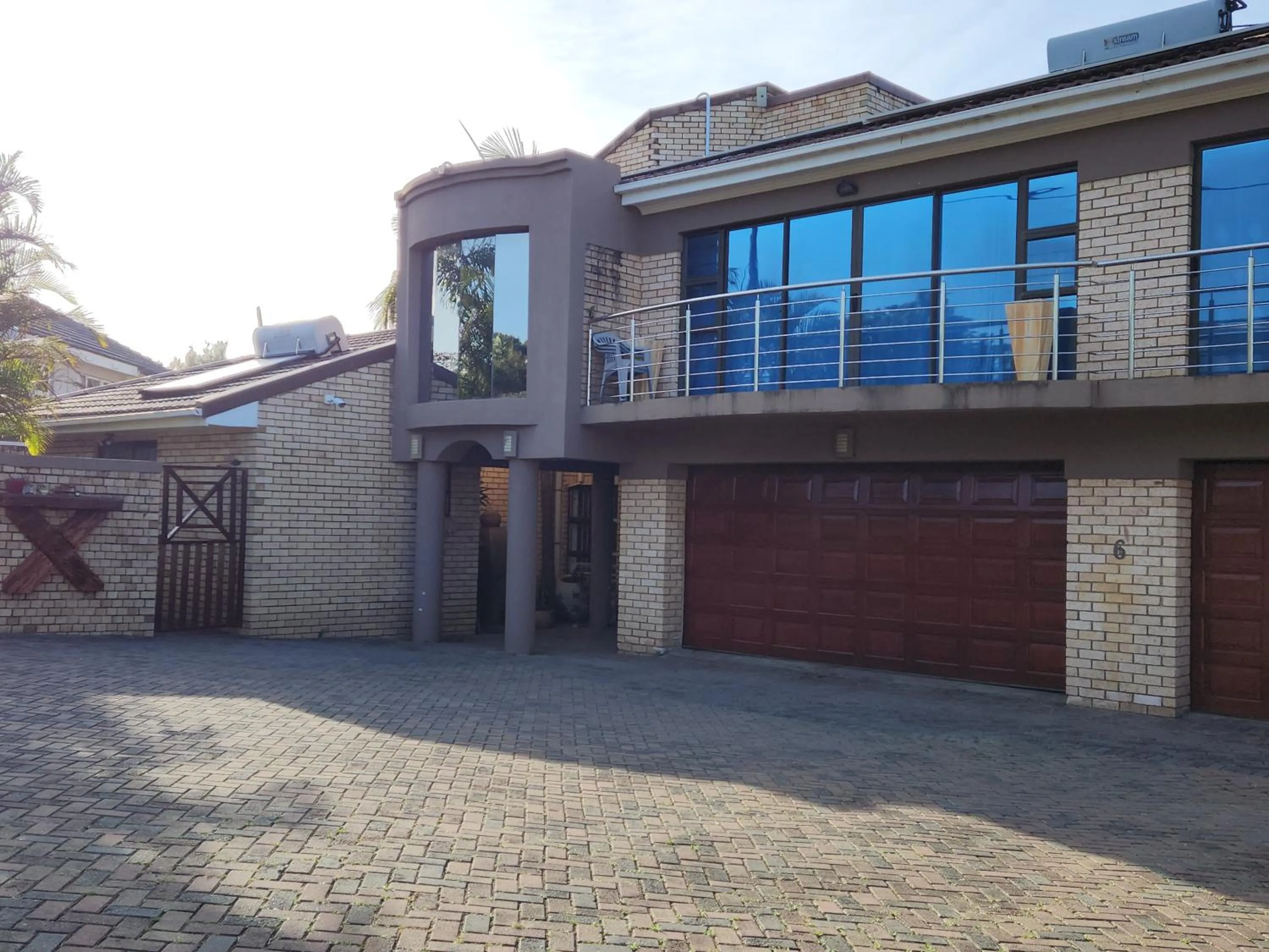 Property building in Bon A Vie Self-catering and b&b Gonubie Full Solar Power, no load shedding!