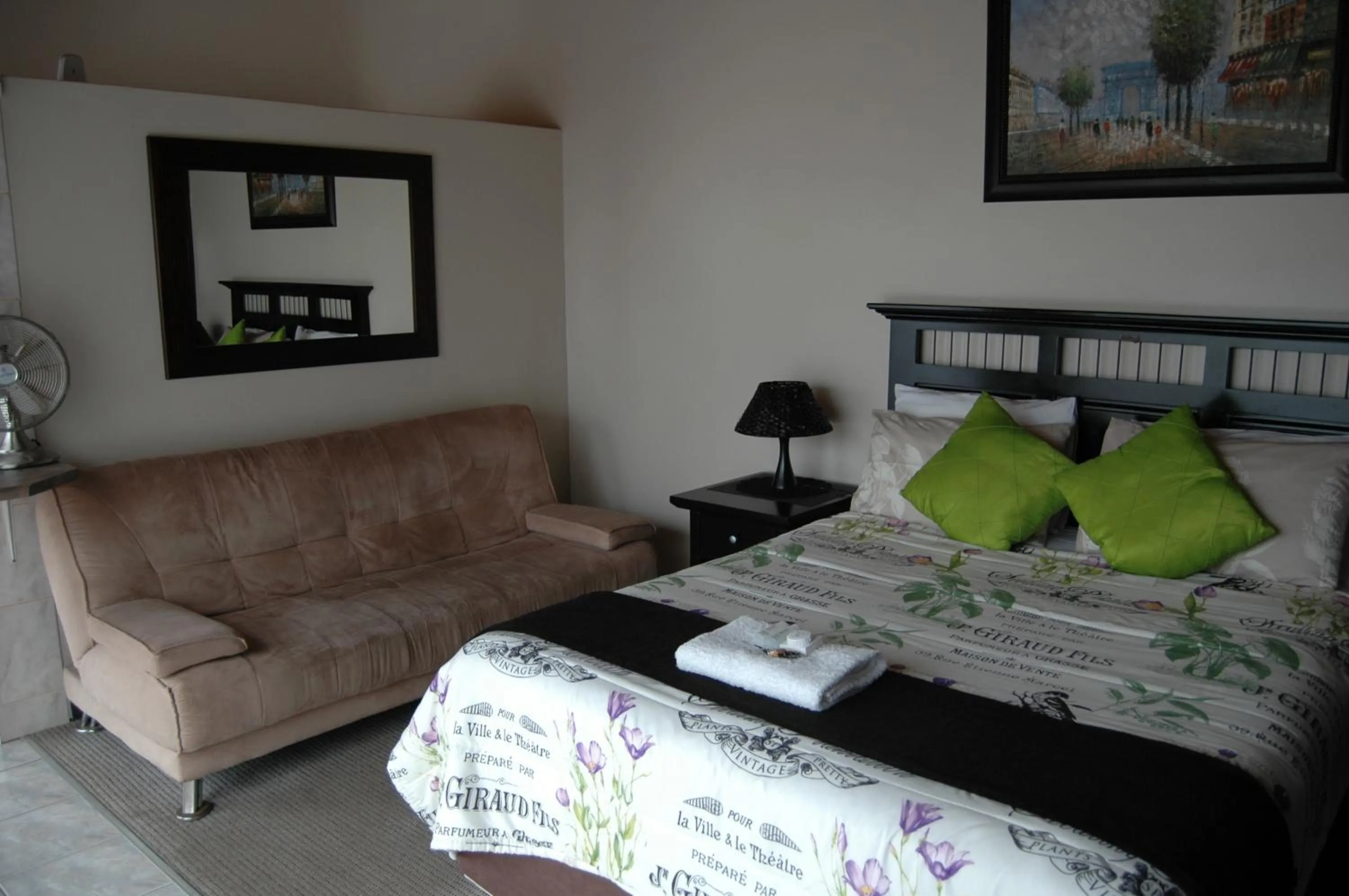 Bedroom, Bed in Bon A Vie Self-catering and b&b Gonubie Full Solar Power, no load shedding!