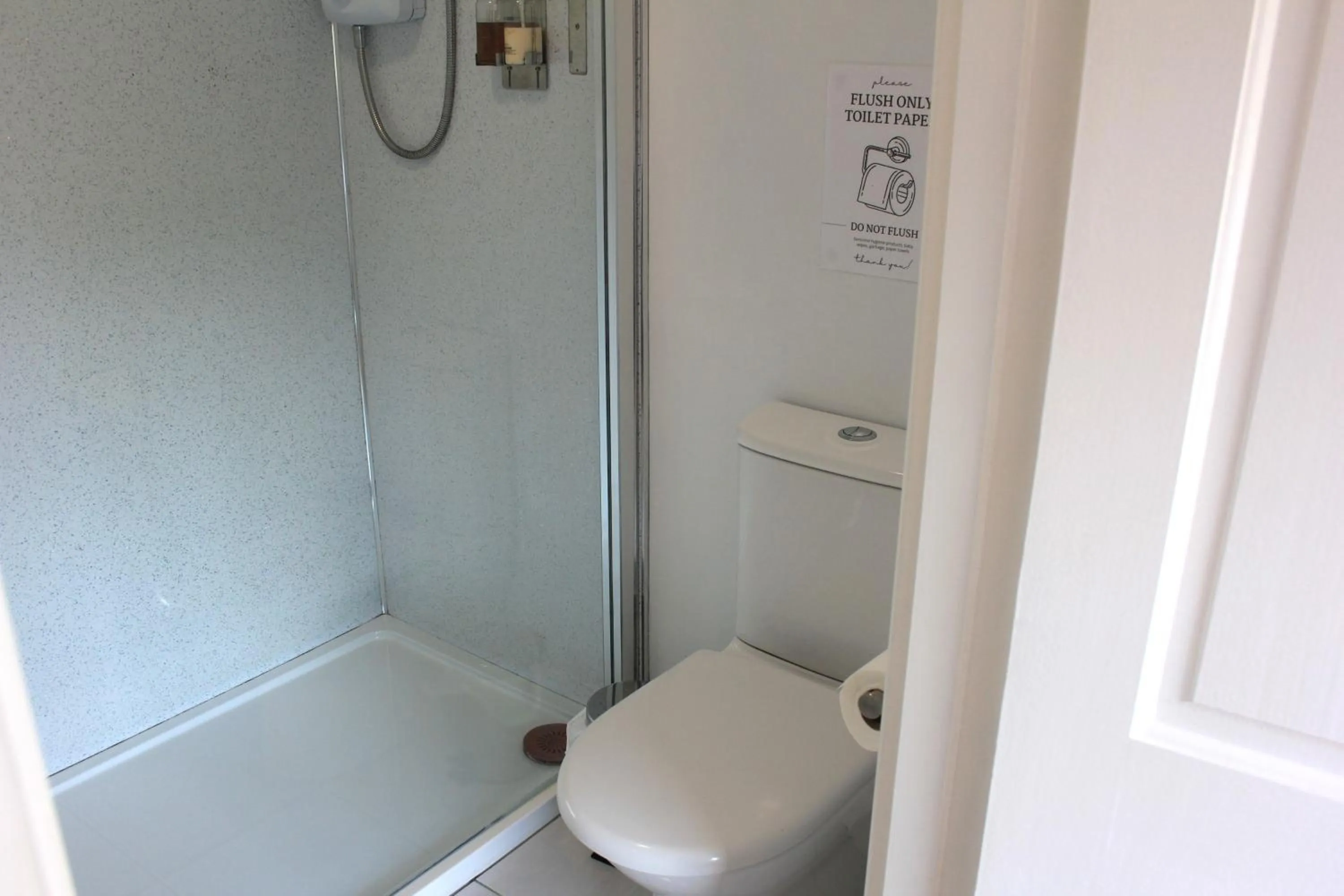 Shower in Cairnview Bed and Breakfast