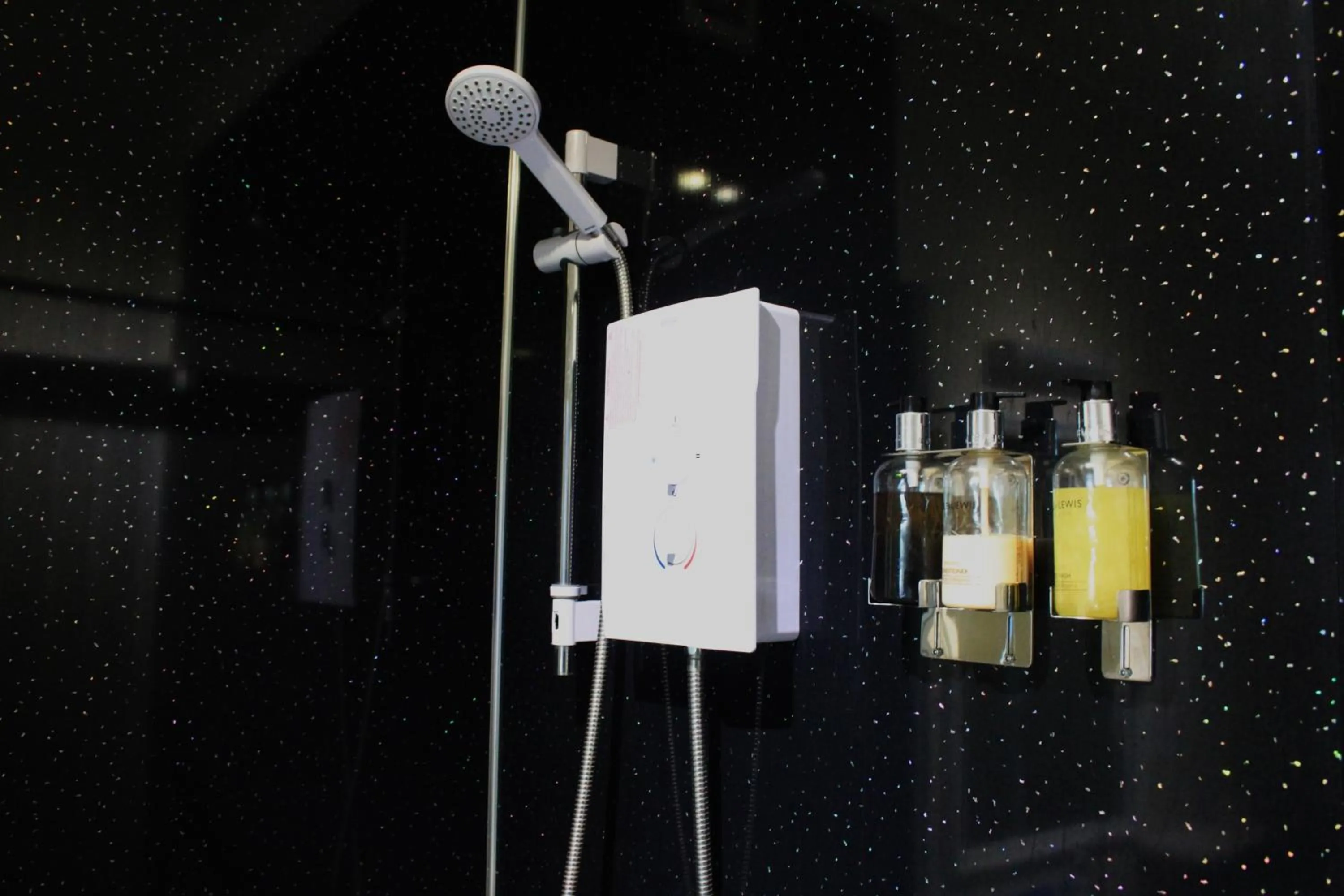 Shower in Cairnview Bed and Breakfast