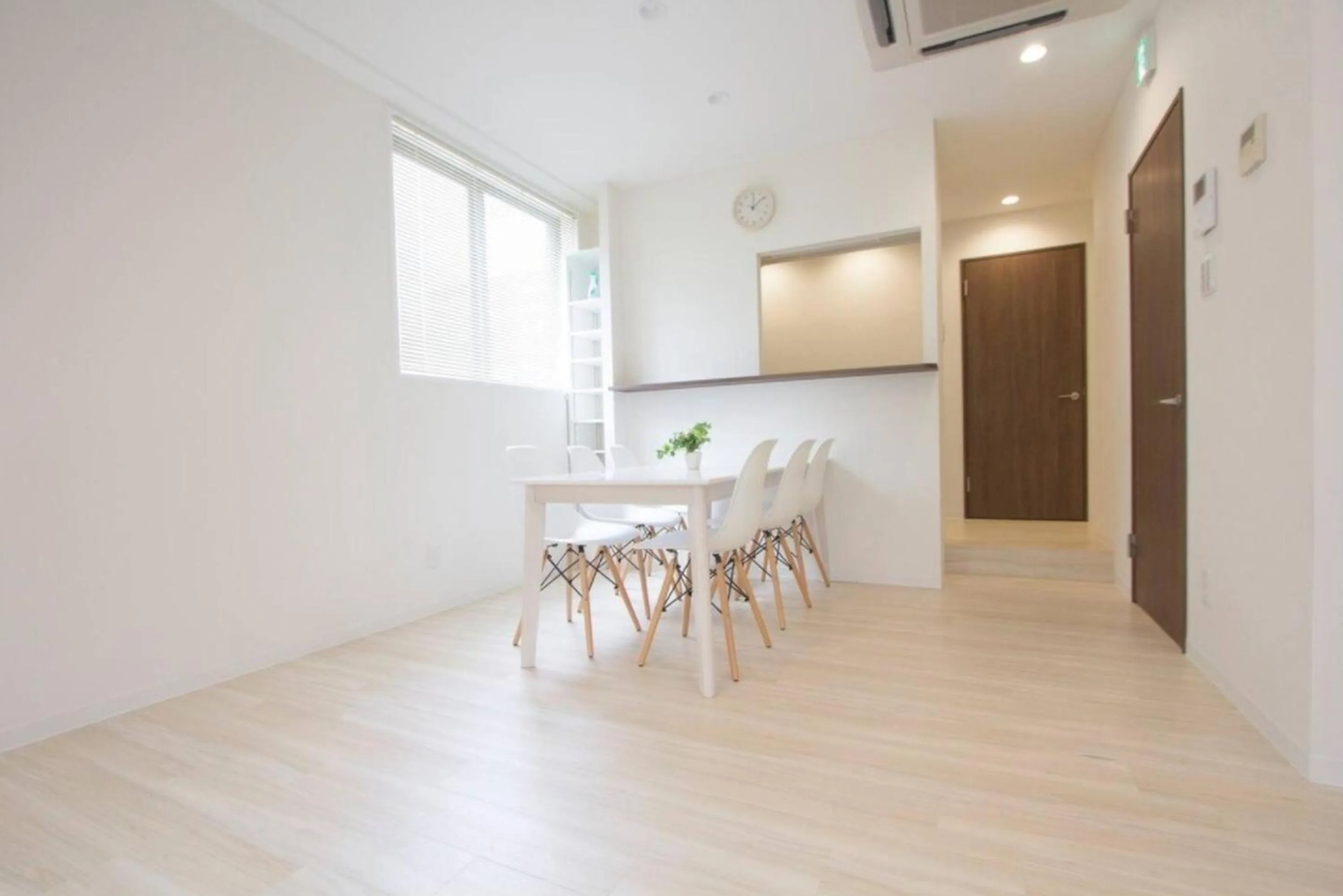 Dining area in Cozy and Convenient Royal heights