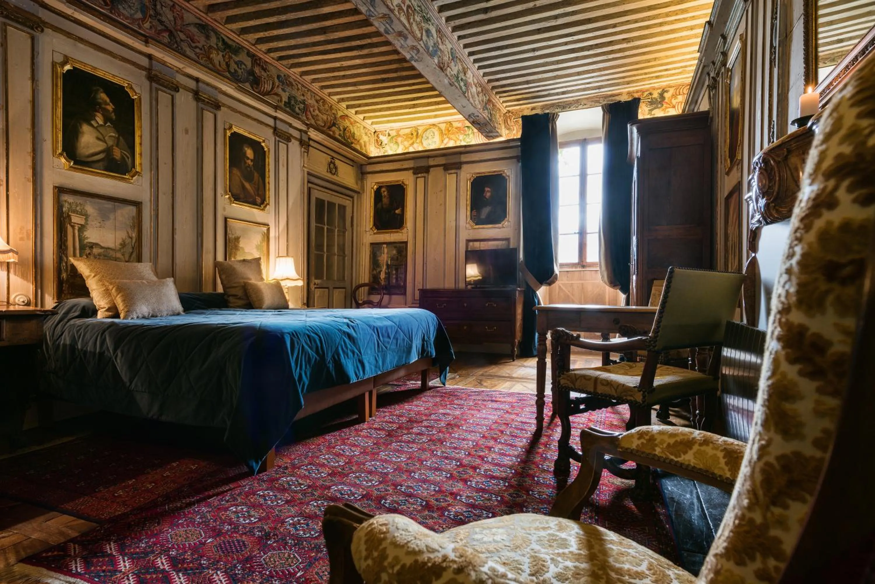 Bedroom, Bed in Abbaye de Talloires