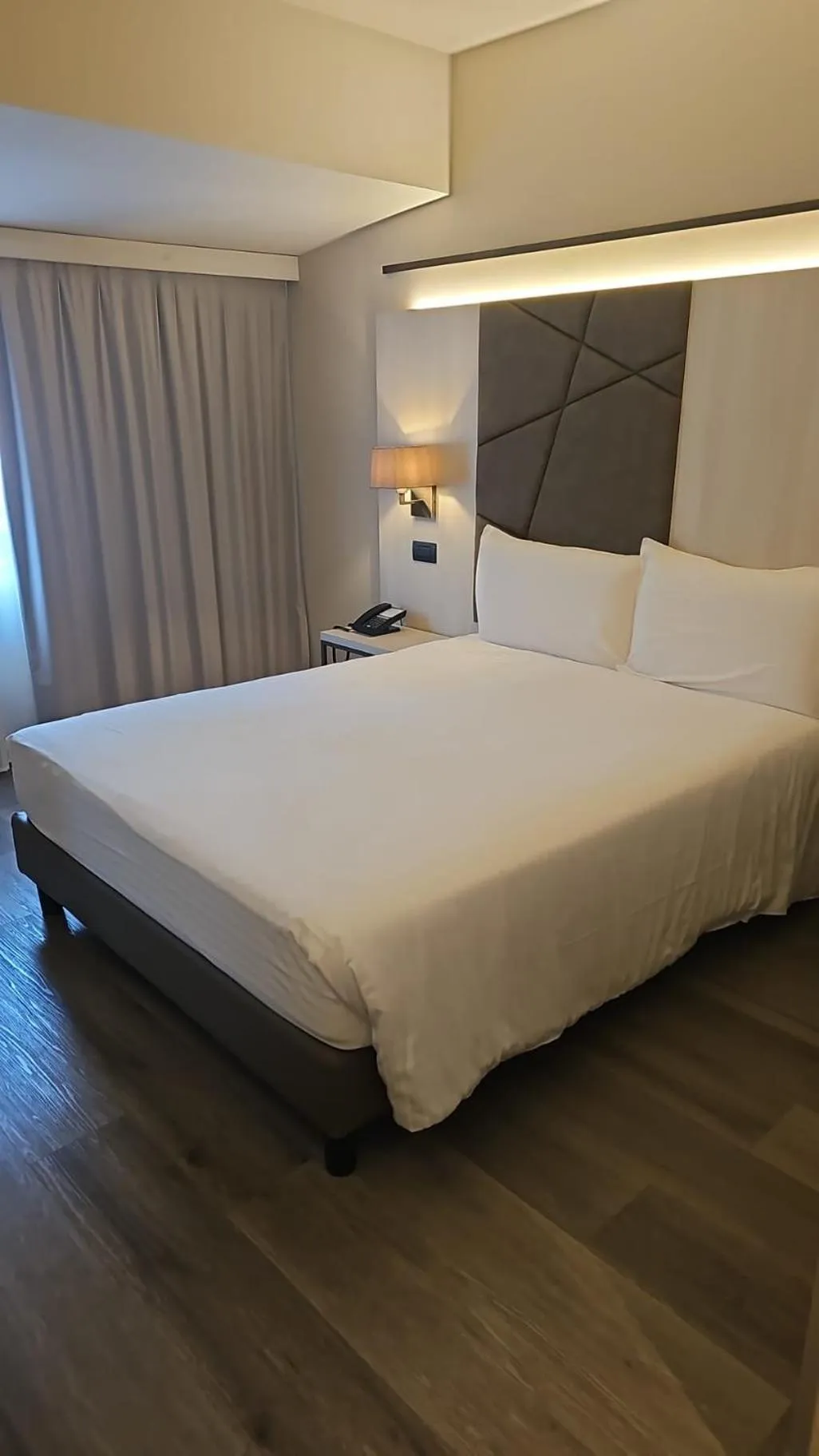 Bed in DC HOTEL INTERNATIONAL