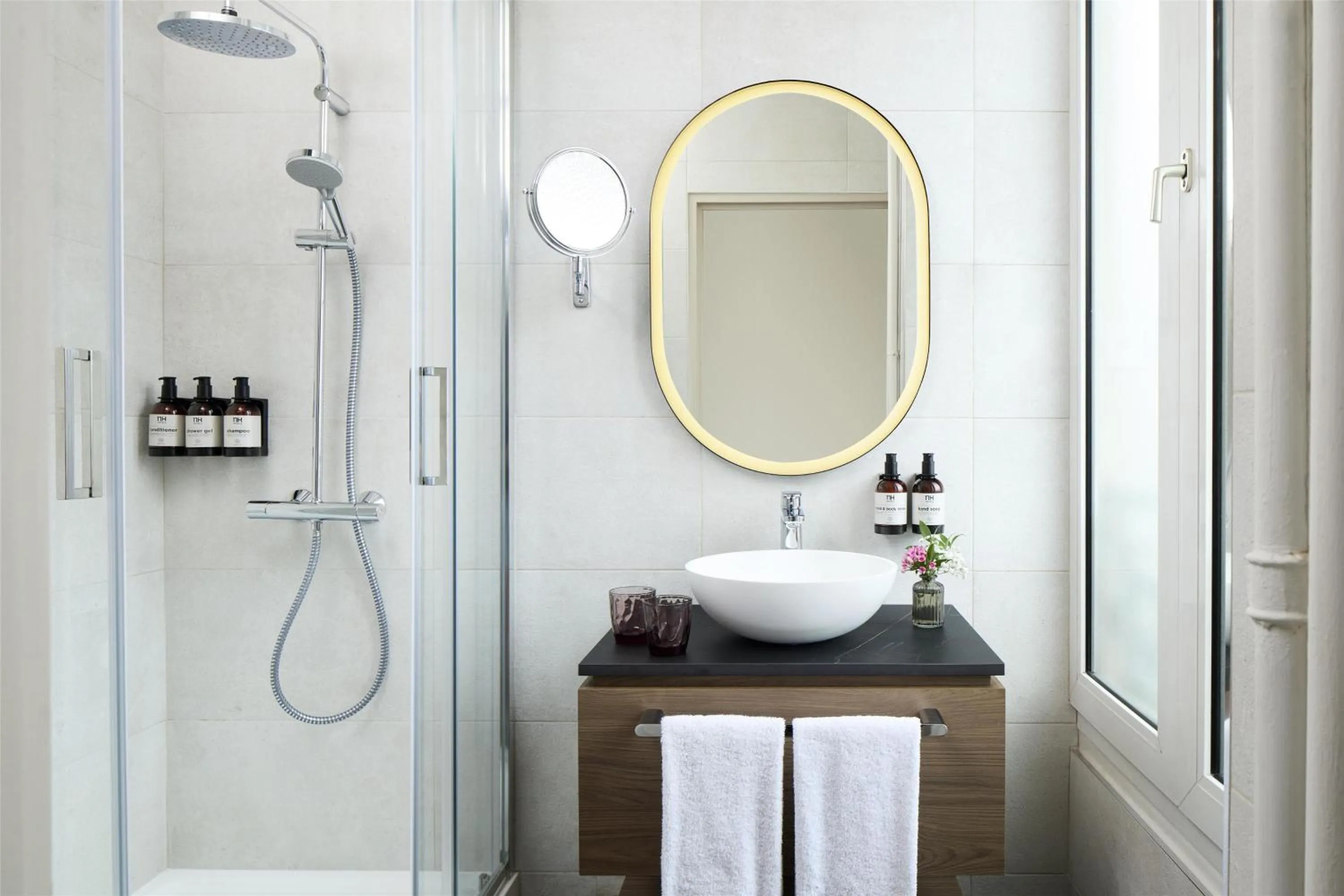 Bathroom in NH Paris Opéra Faubourg