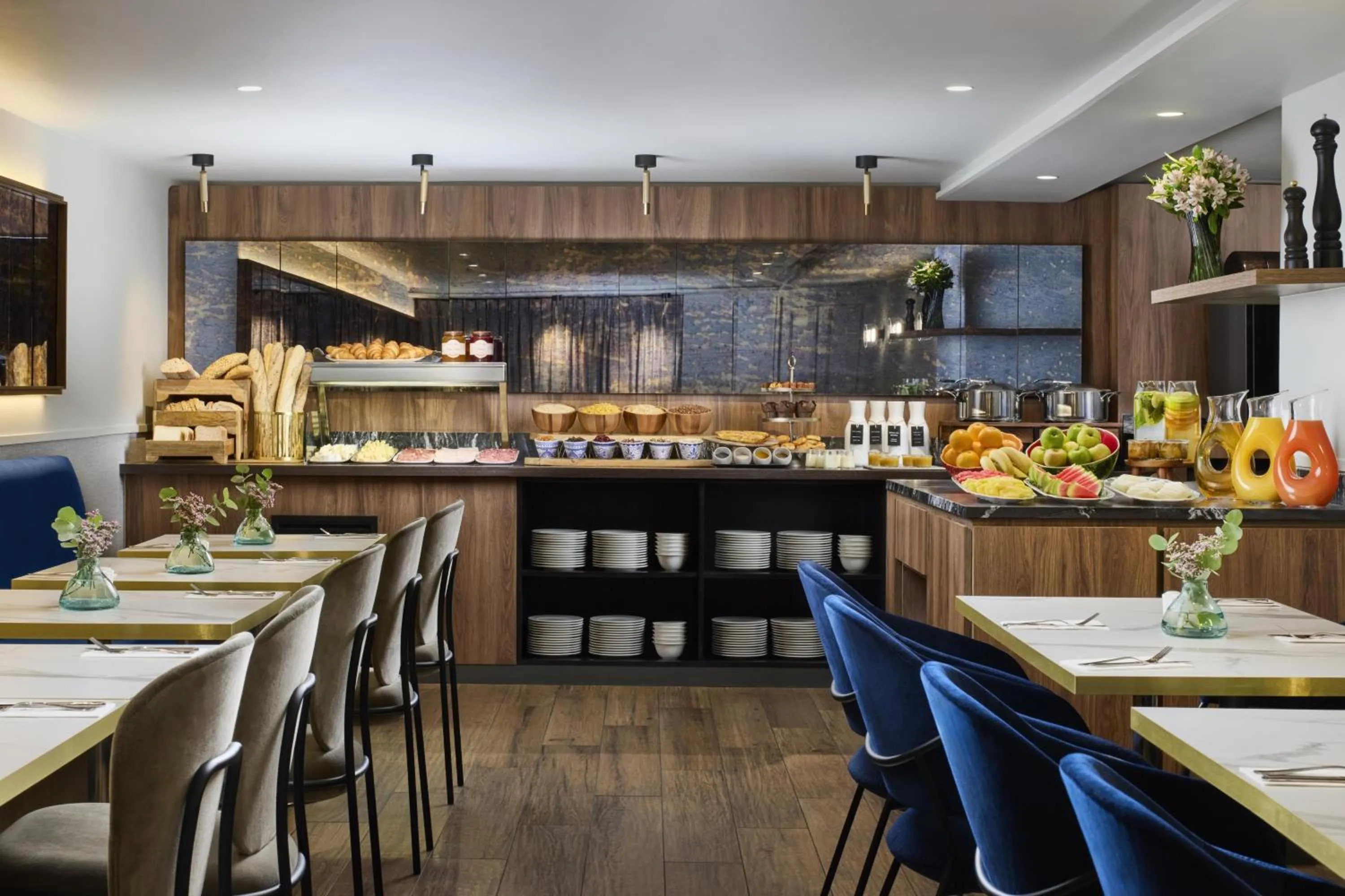 Restaurant/places to eat in NH Paris Opéra Faubourg