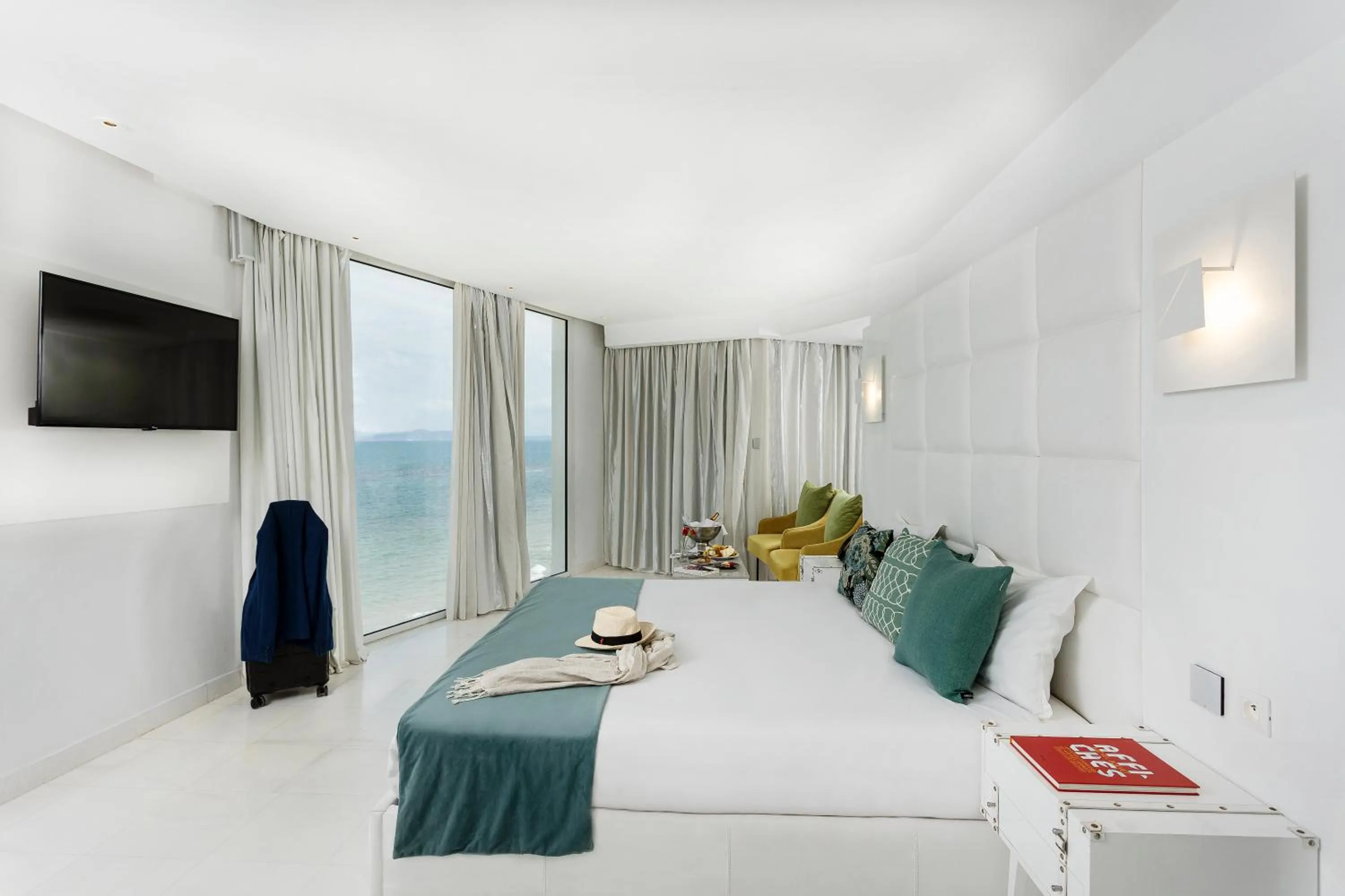 Photo of the whole room, Bed in La Tour Blanche