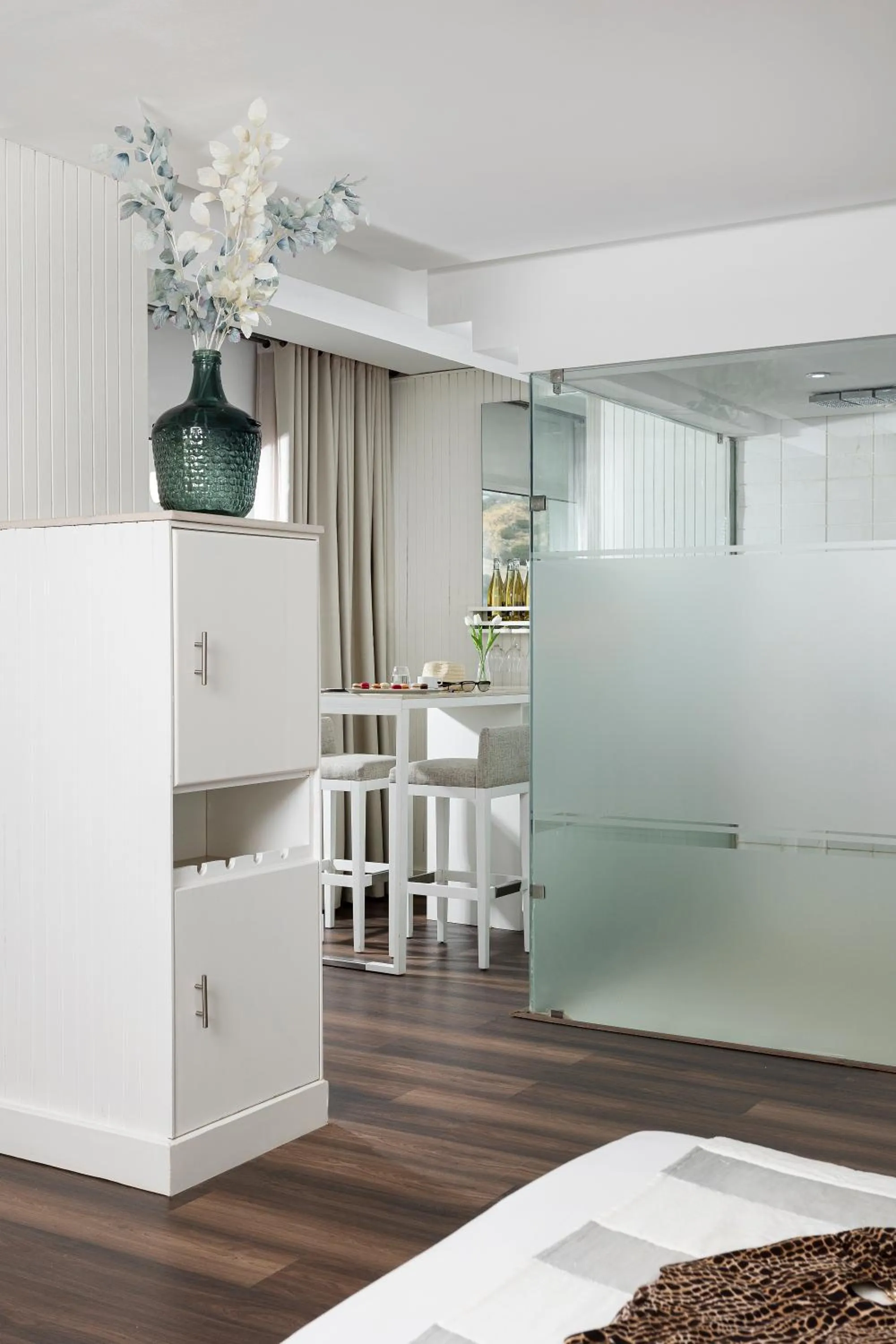 Kitchen or kitchenette in La Tour Blanche