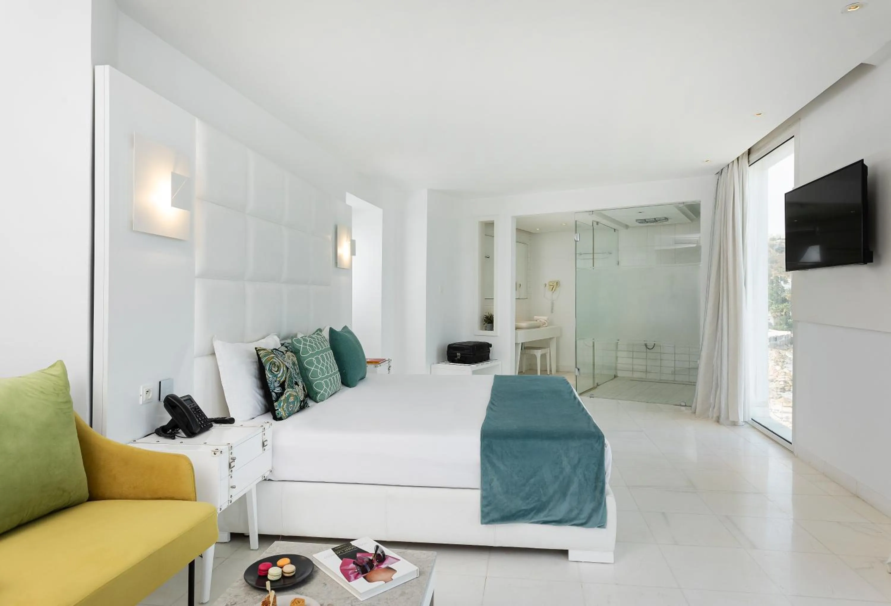 TV and multimedia, Bed in La Tour Blanche