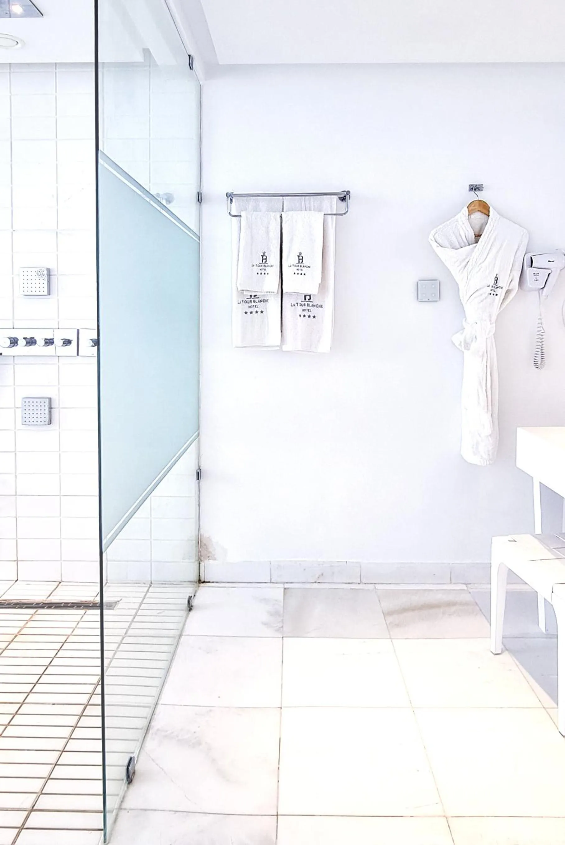 Bathroom in La Tour Blanche