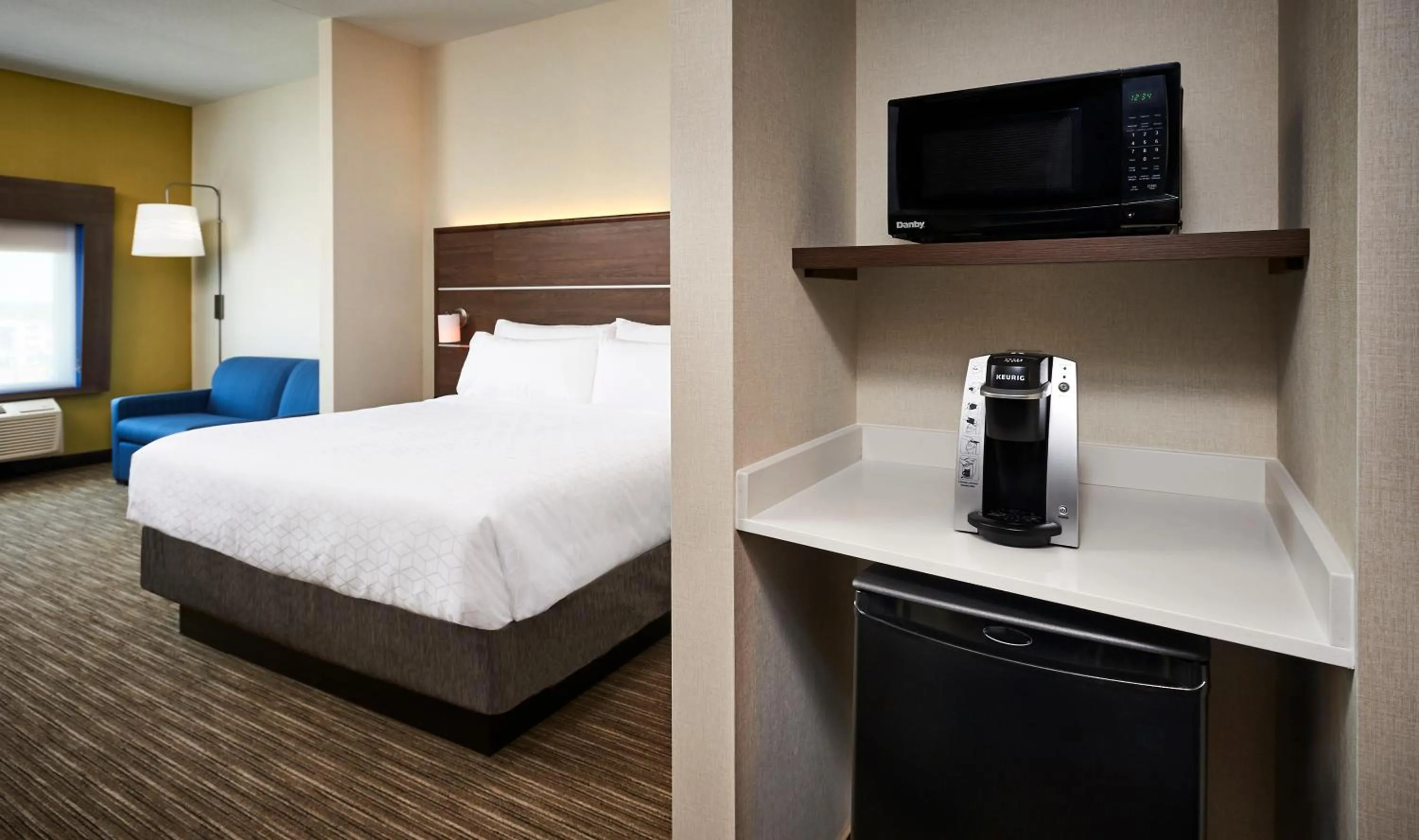 Bedroom, Bed in Holiday Inn Express - Sarnia - Point Edward by IHG
